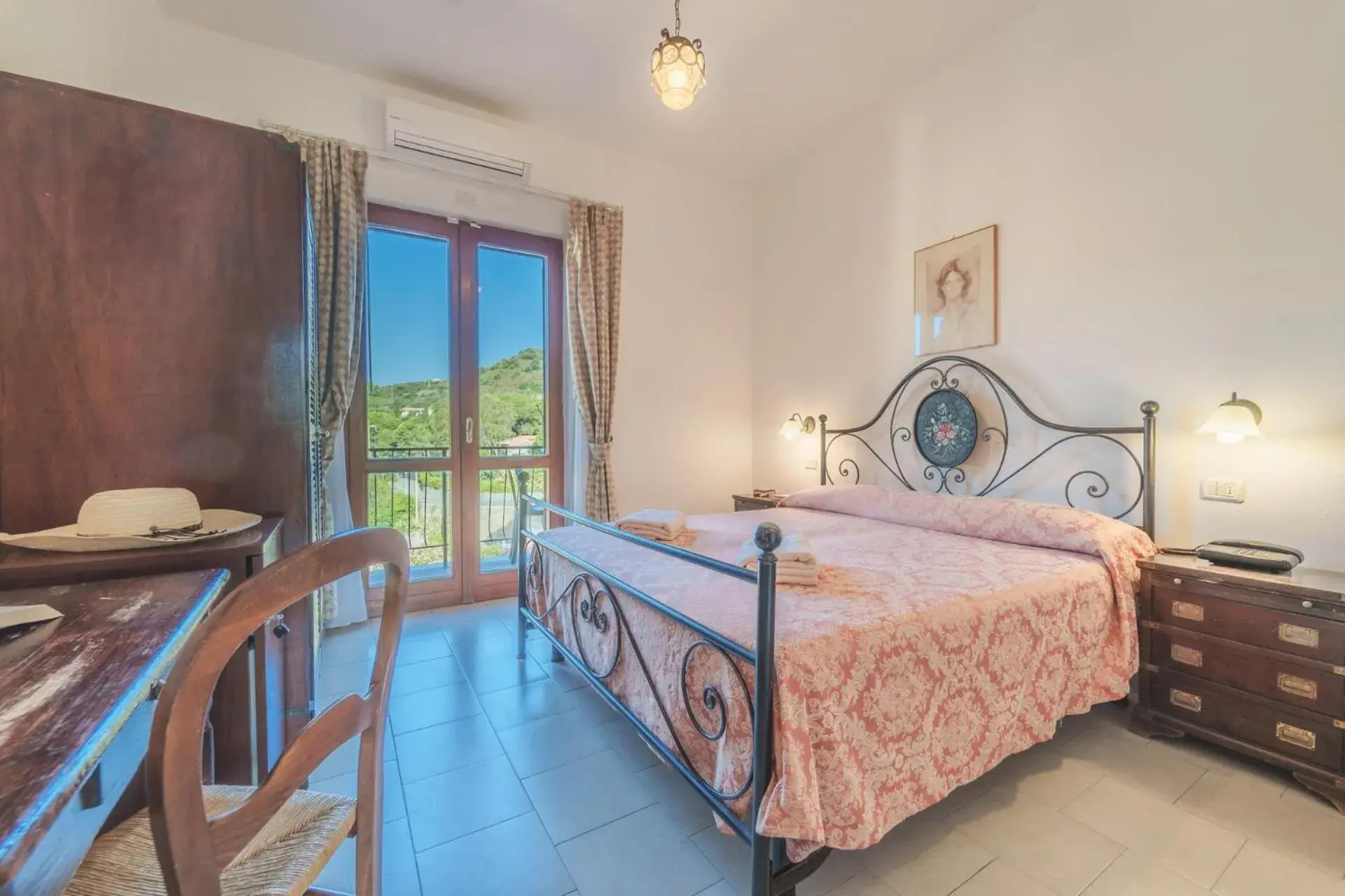 Double Room in Hotel Lo Scirocco Double Room in Hotel Lo Scirocco