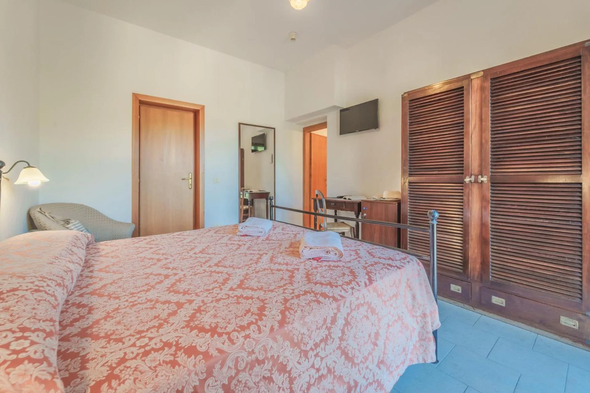 Bedroom, Bed in Hotel Lo Scirocco