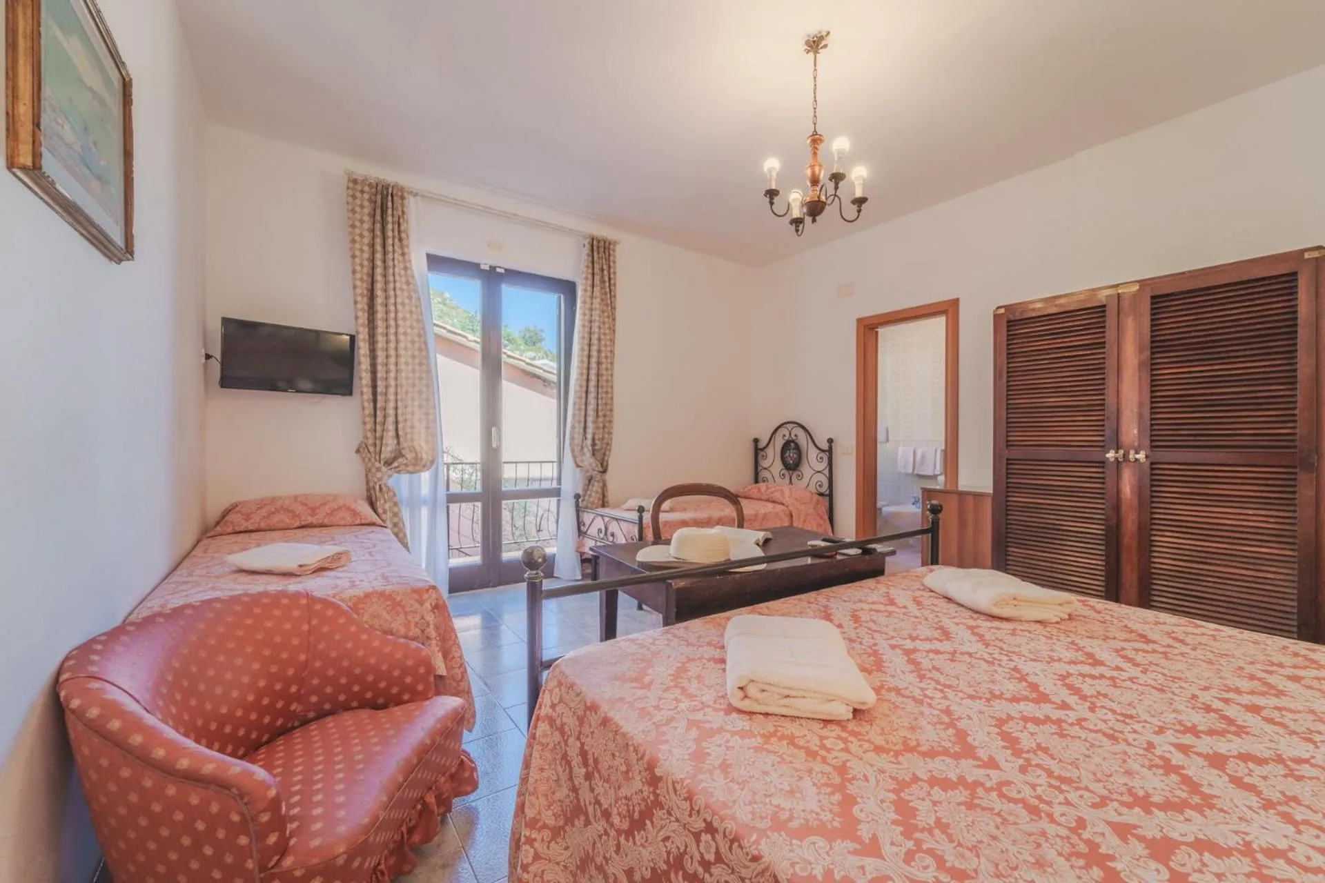 Bedroom, Bed in Hotel Lo Scirocco