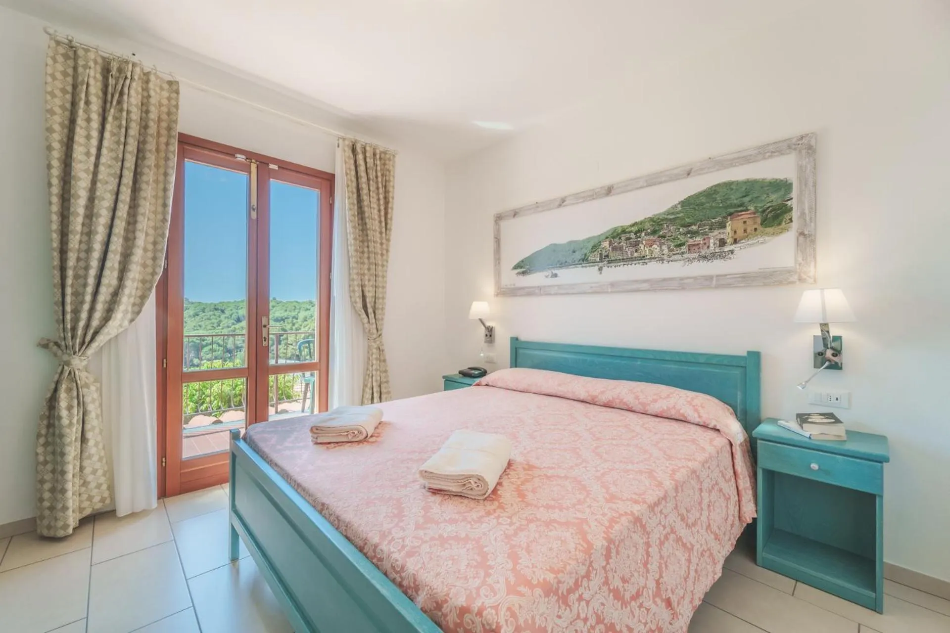 Bedroom, Bed in Hotel Lo Scirocco