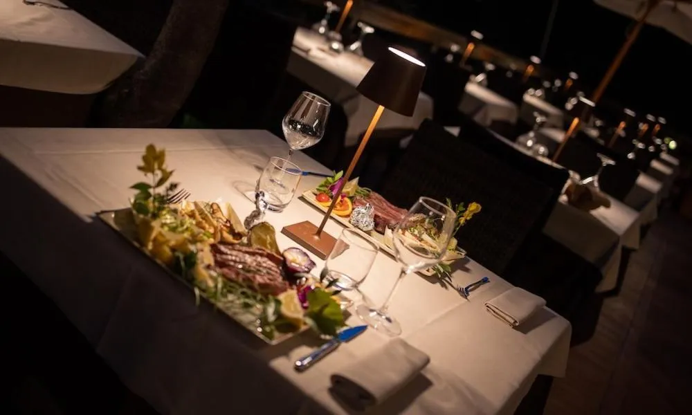 Restaurant/places to eat in Hotel Lo Scirocco