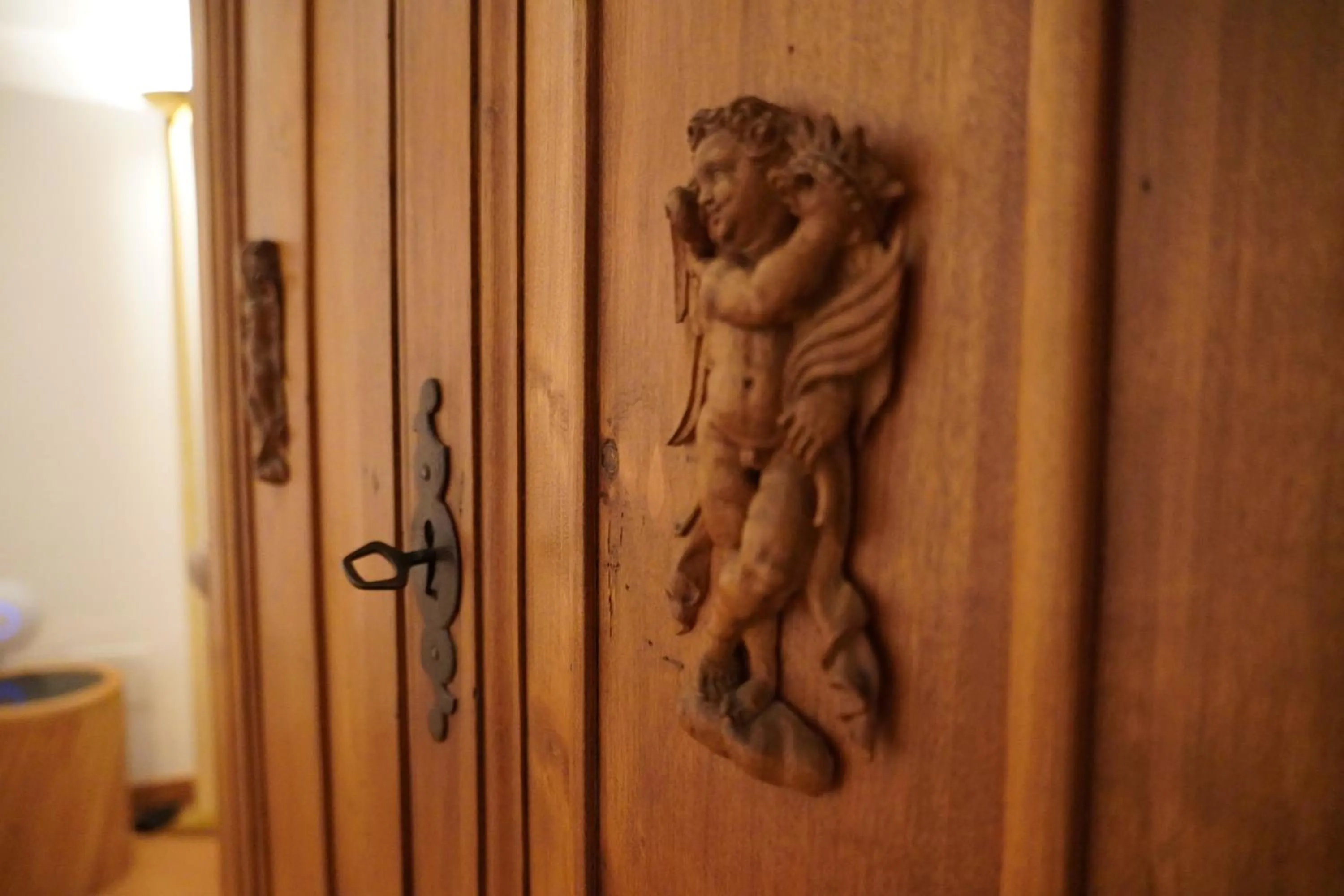 Decorative detail in Hotel Ponti