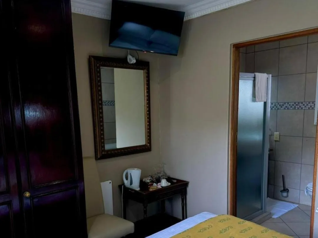 Photo of the whole room, Bed in Aanmani Rose Guesthouse