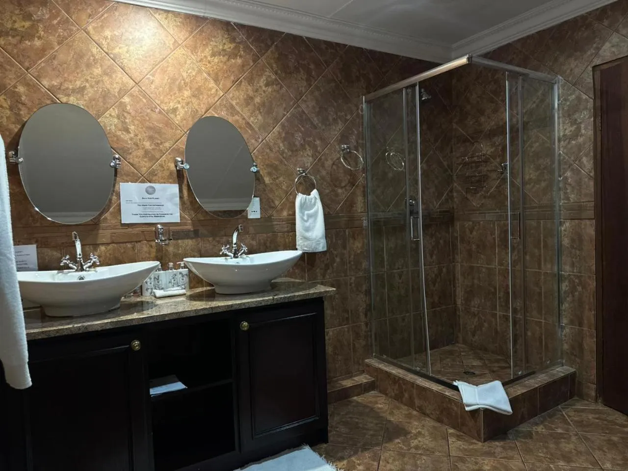 Shower in Aanmani Rose Guesthouse