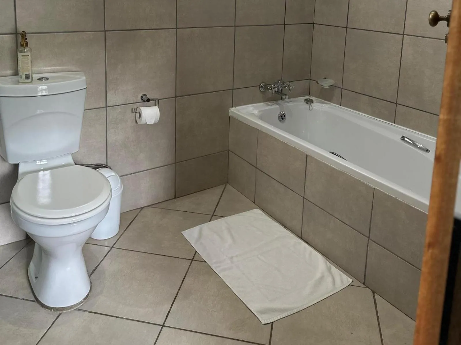 Bathroom in Aanmani Rose Guesthouse