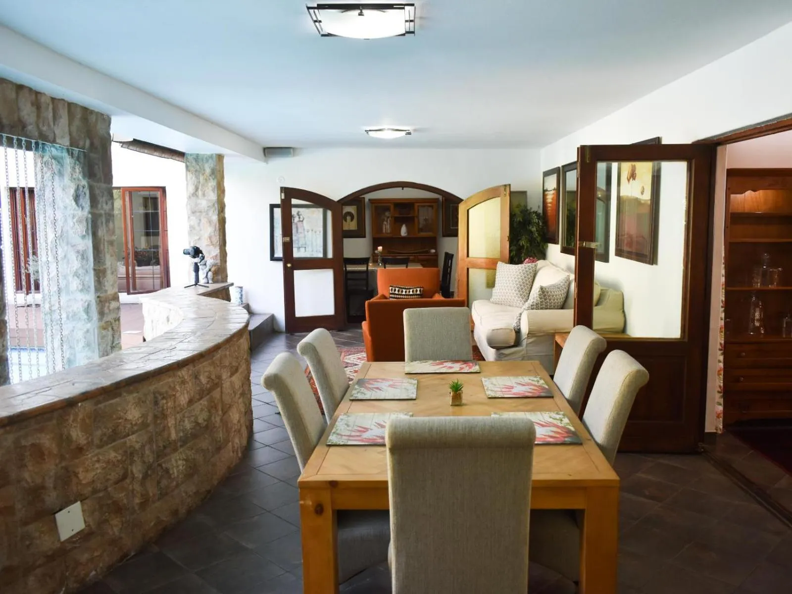 Dining area in Aanmani Rose Guesthouse