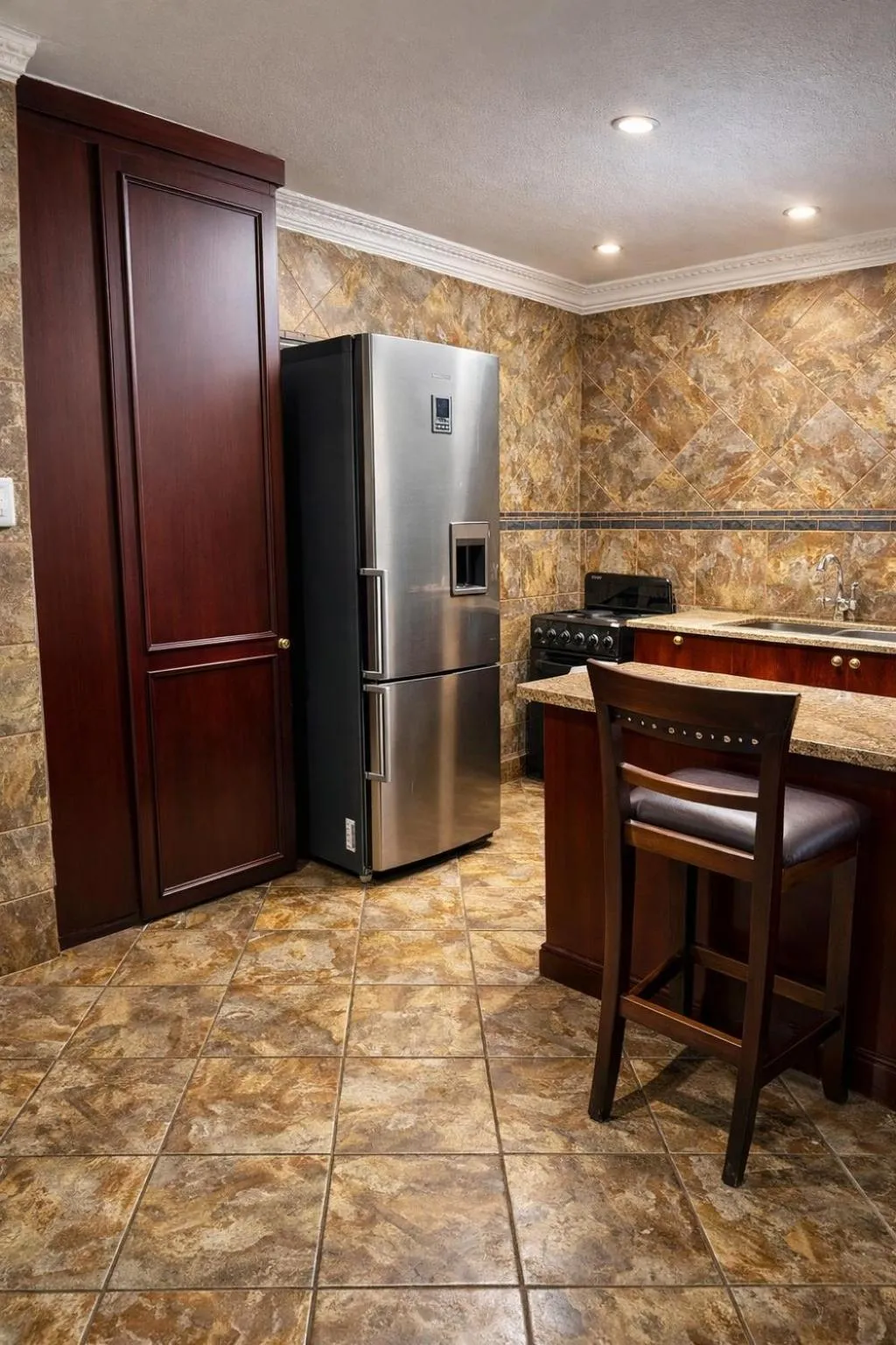 Kitchen or kitchenette in Aanmani Rose Guesthouse
