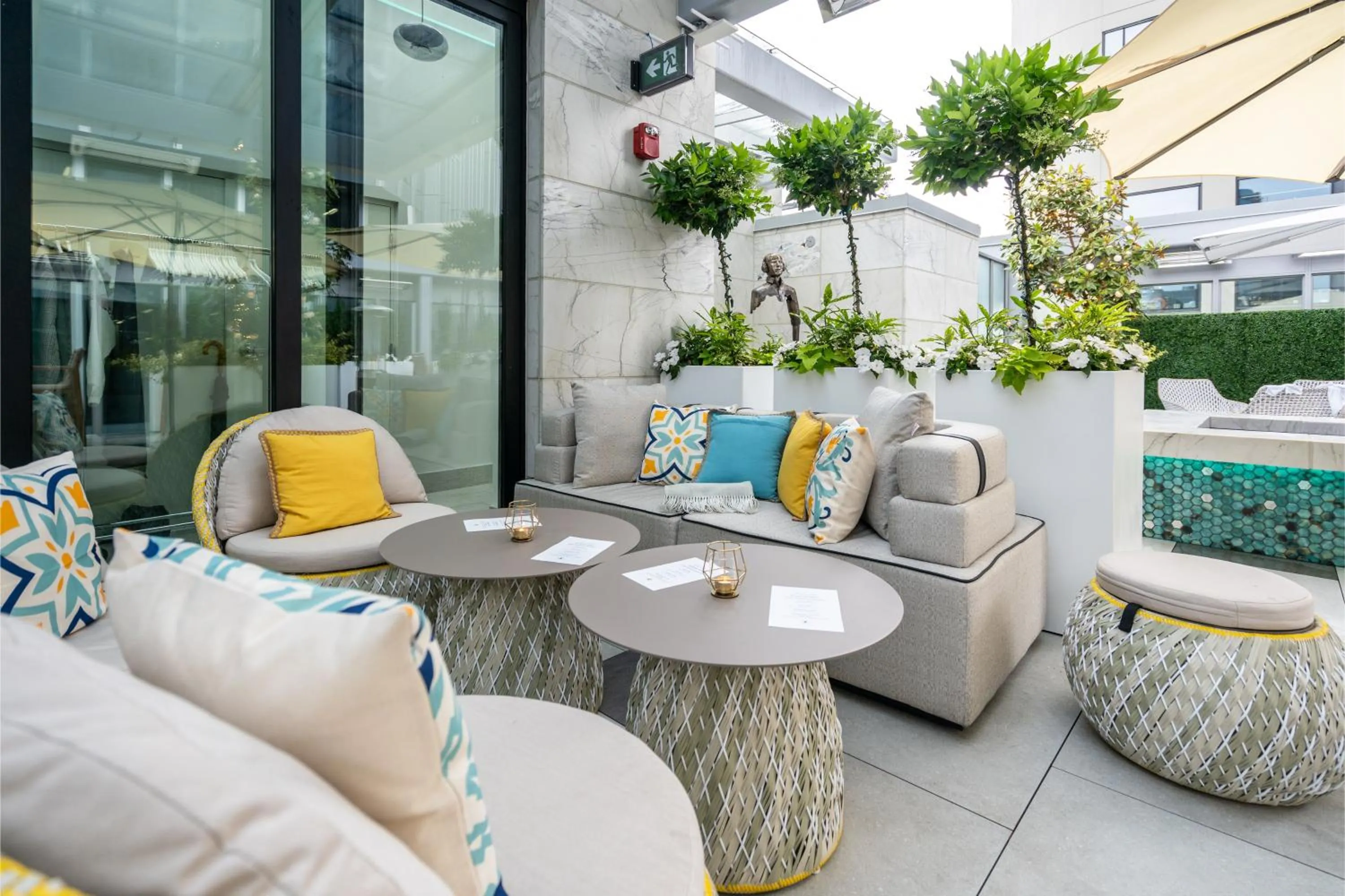 Restaurant/places to eat in AZUR Legacy Collection Hotel