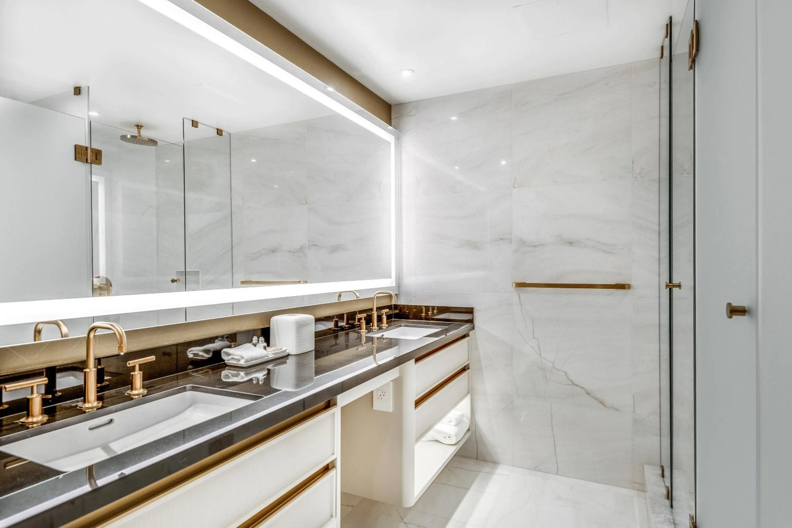 Shower in AZUR Legacy Collection Hotel