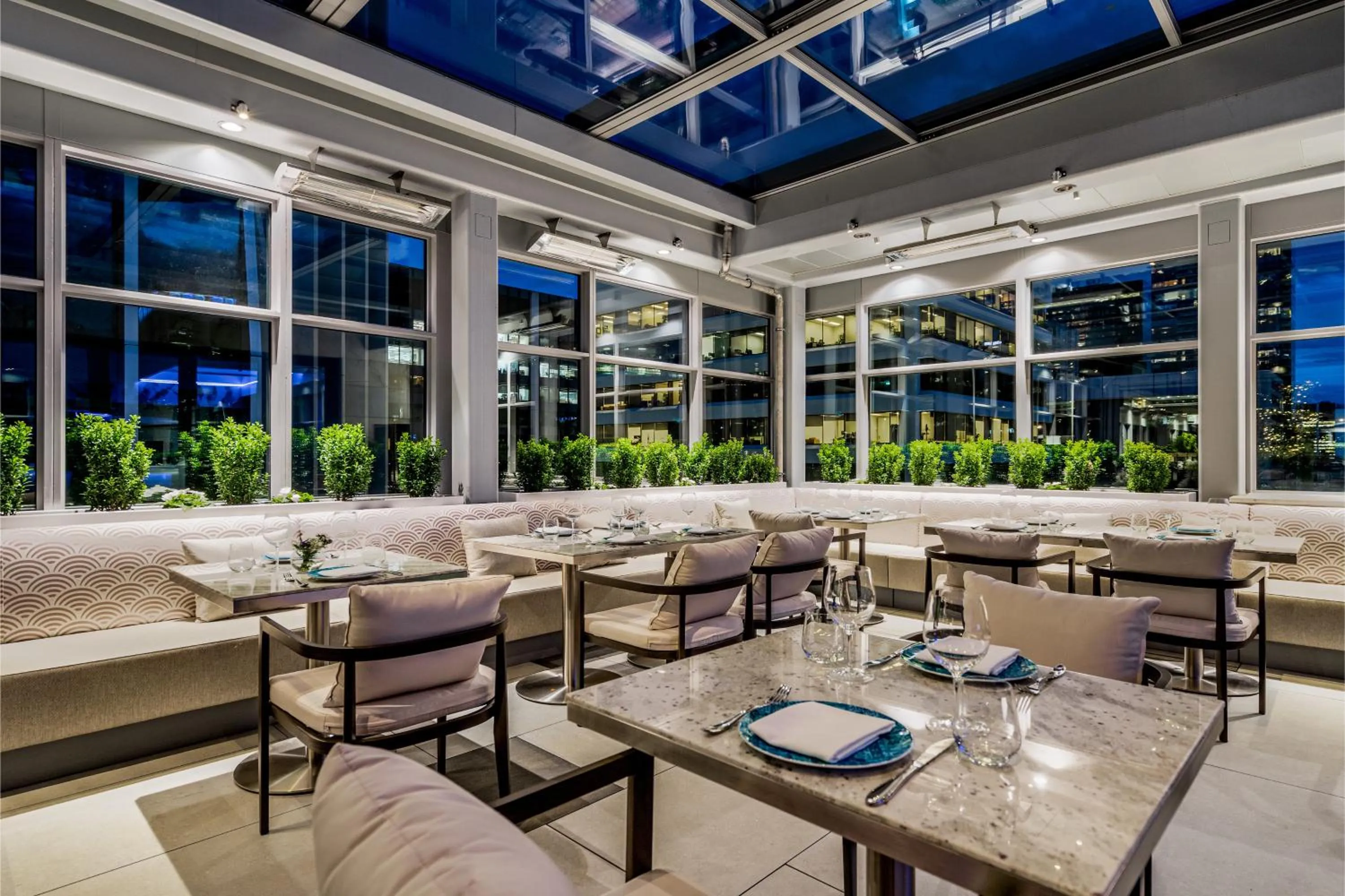 Restaurant/places to eat in AZUR Legacy Collection Hotel