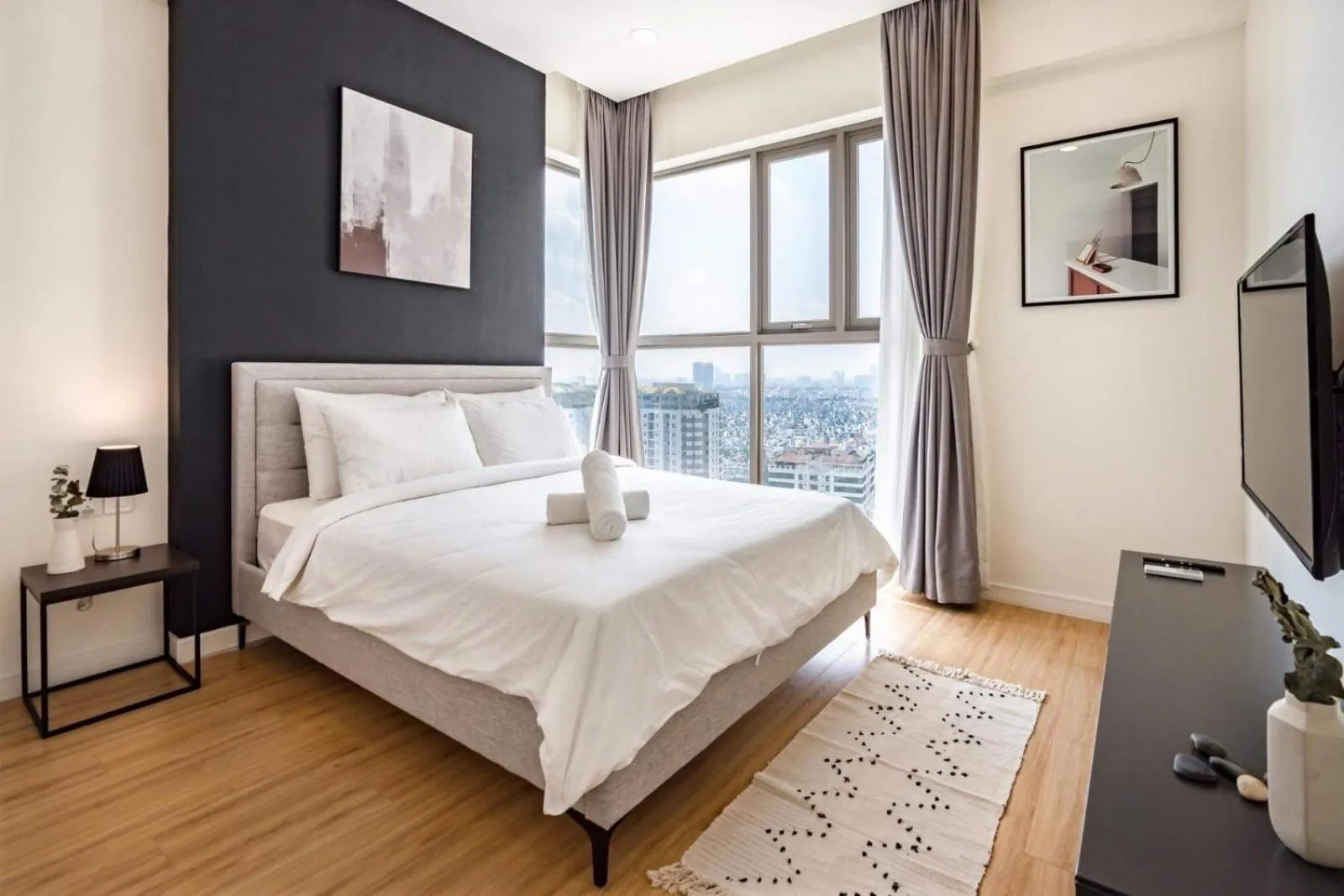 Bed in YO's Homes Rivergate Apartment Infinity Pool Near District 1