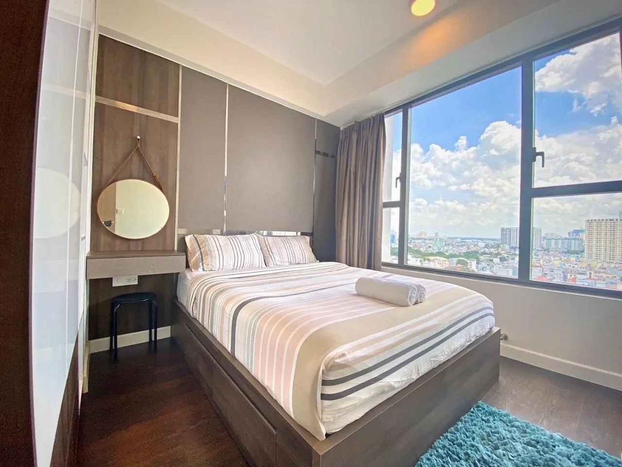 Bed in YO's Homes Rivergate Apartment Infinity Pool Near District 1