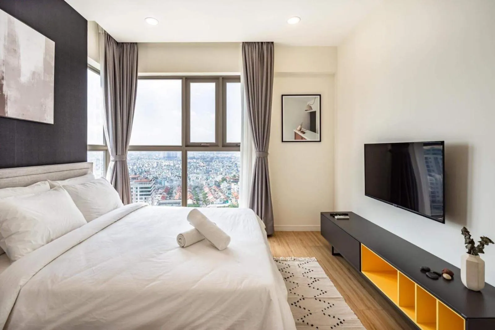 Bed in YO's Homes Rivergate Apartment Infinity Pool Near District 1