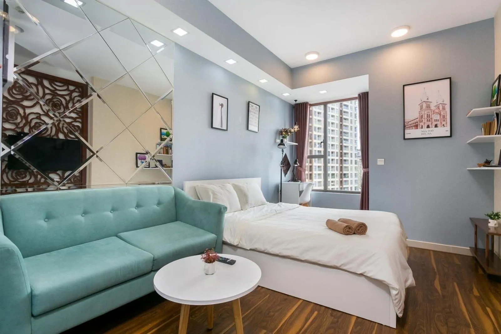 Bed in YO's Homes Rivergate Apartment Infinity Pool Near District 1