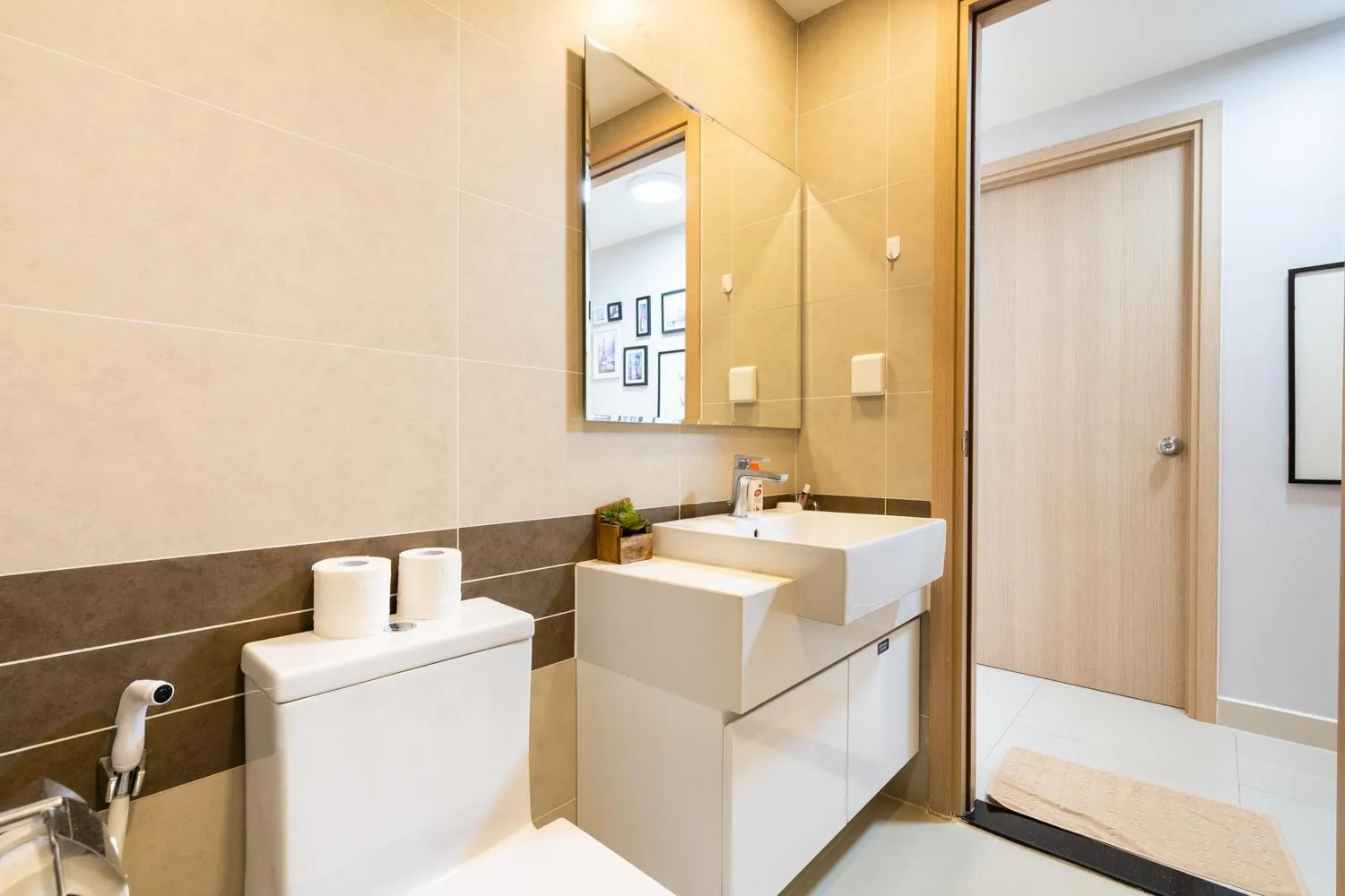 YO's Homes Rivergate Apartment Infinity Pool Near District 1