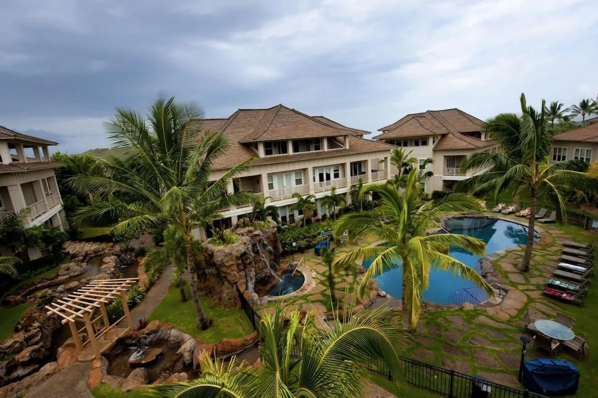 D211 Second Floor 3-bedroom Poolside Lanai