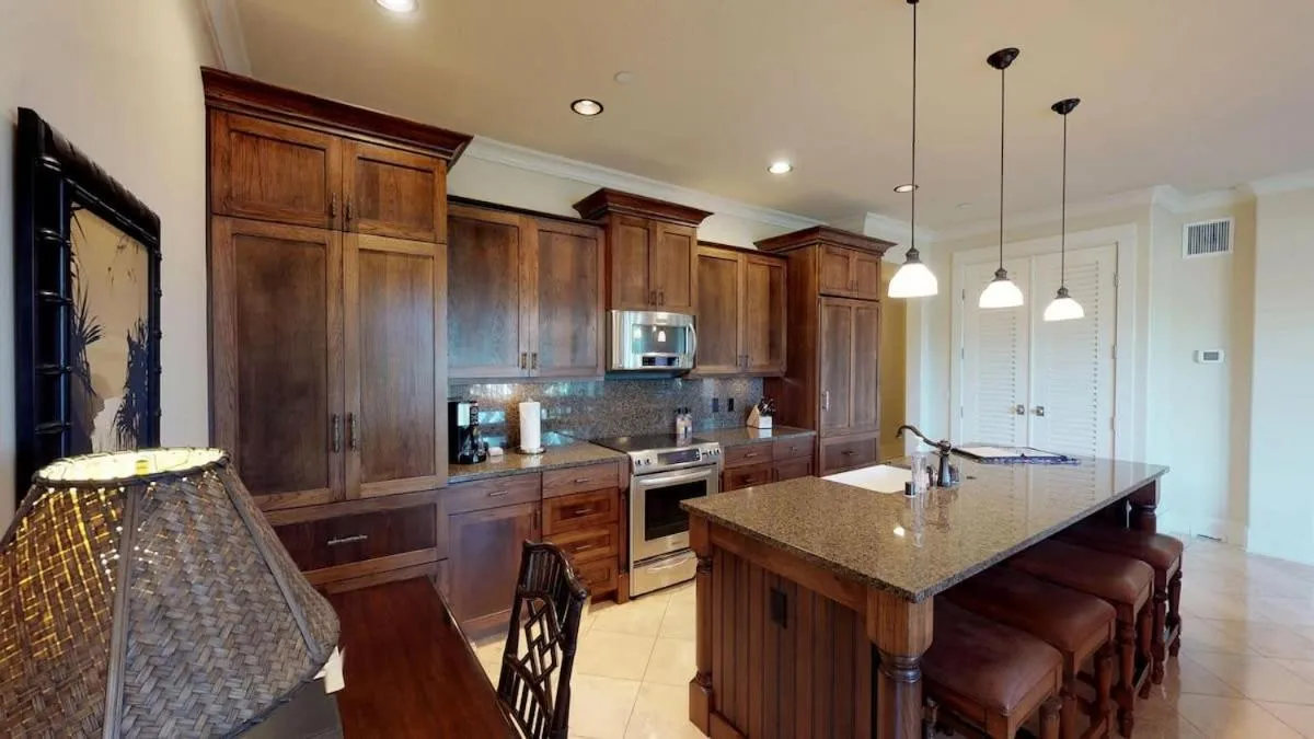 D211 Second Floor 3-bedroom Poolside Lanai