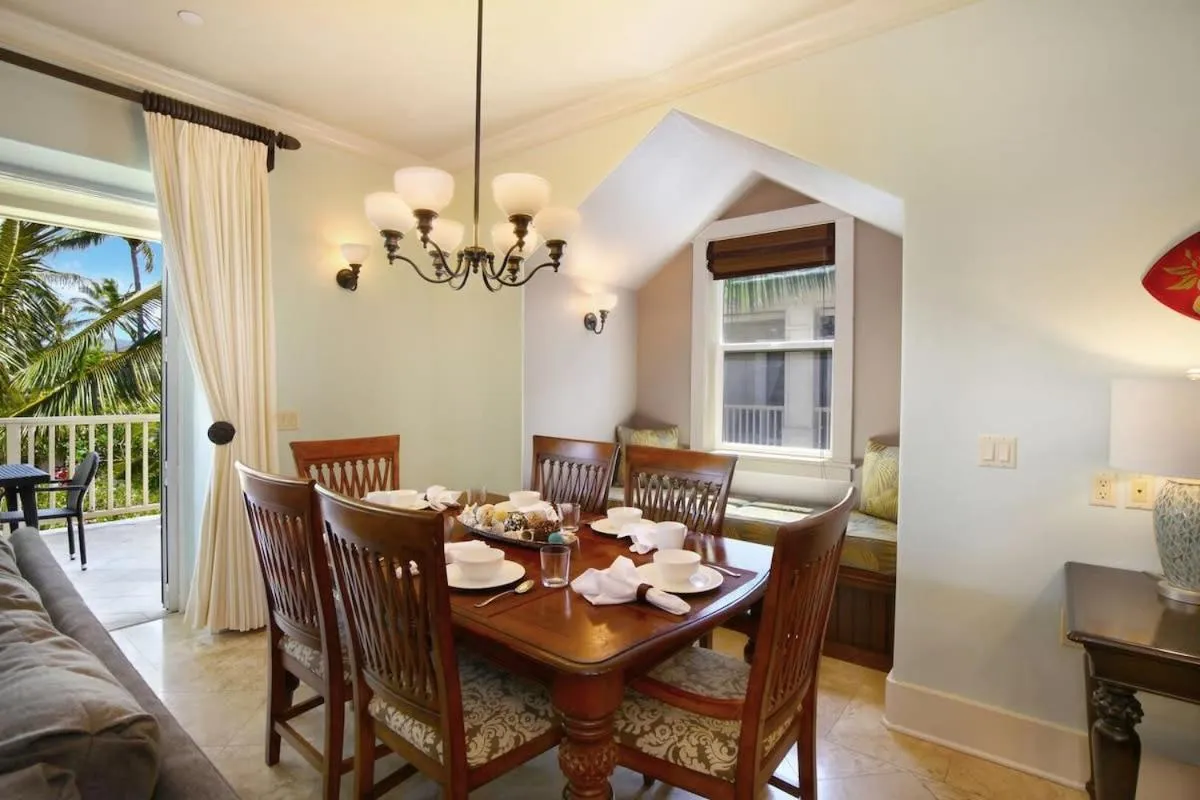 D211 Second Floor 3-bedroom Poolside Lanai