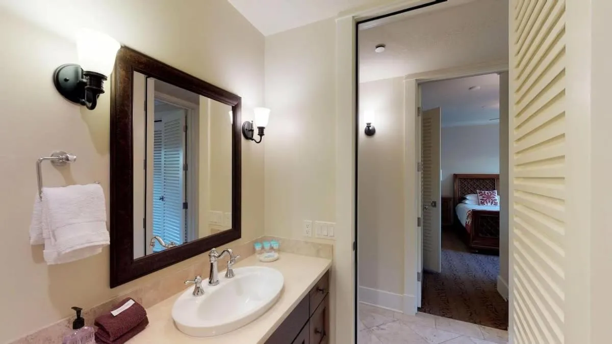 D211 Second Floor 3-bedroom Poolside Lanai