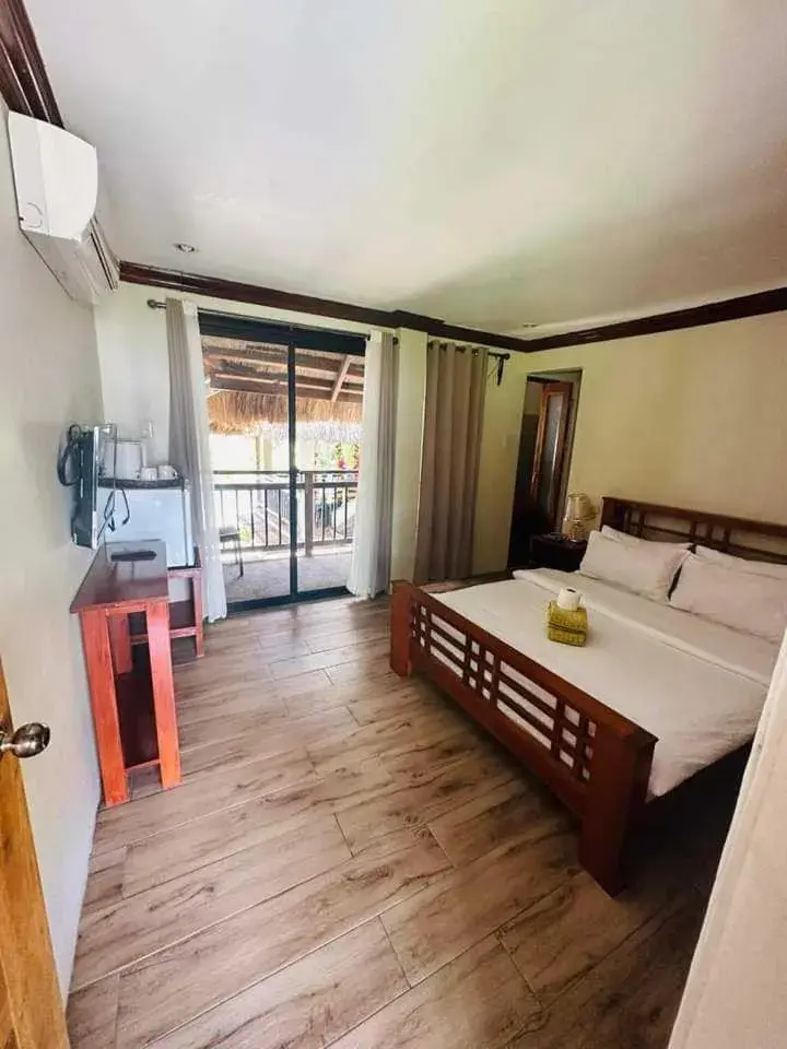 Deluxe Room in birdwatchers beachfront hotel panglao Deluxe Room in birdwatchers beachfront hotel panglao