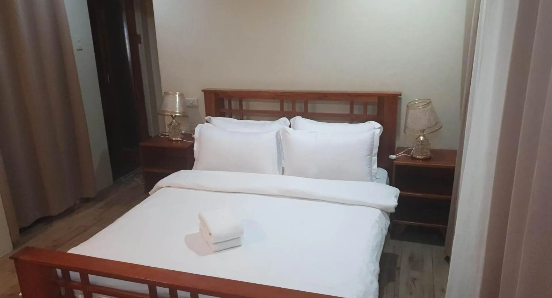 Bed in birdwatchers beachfront hotel panglao