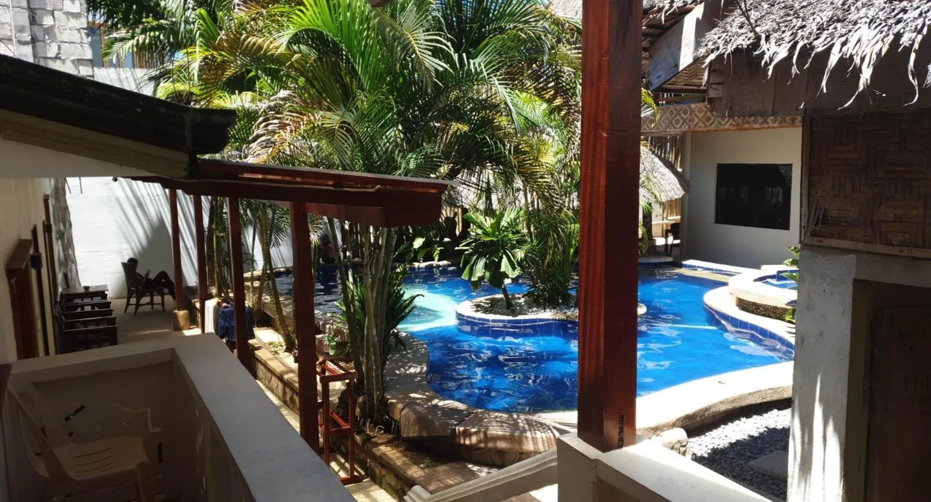 Swimming pool in birdwatchers beachfront hotel panglao