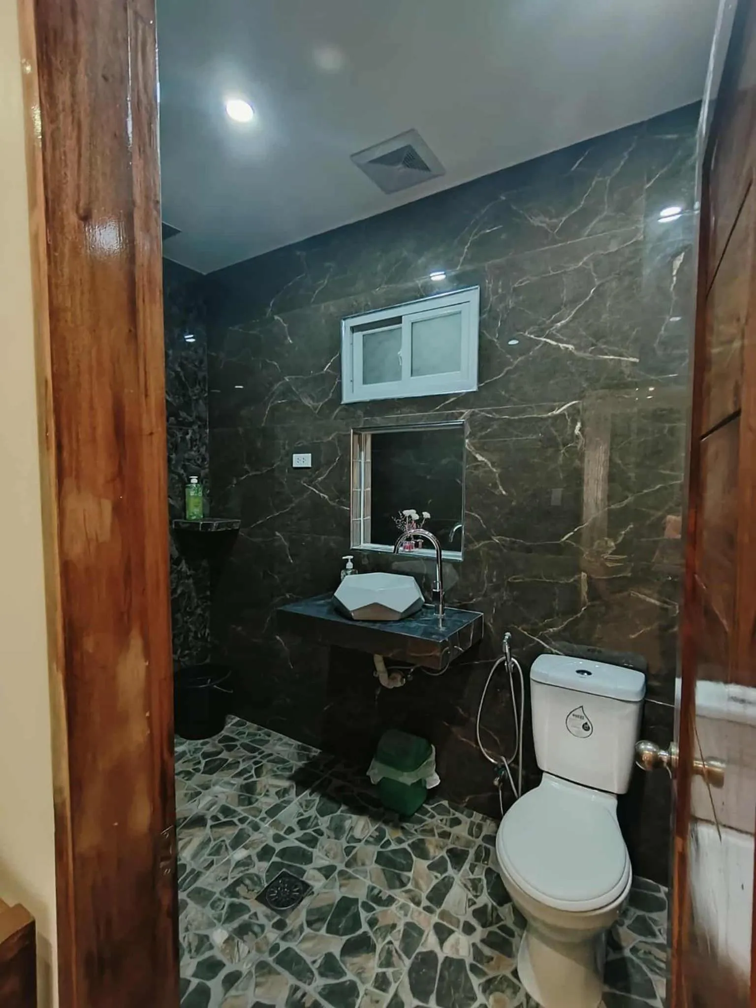 birdwatchers beachfront hotel panglao