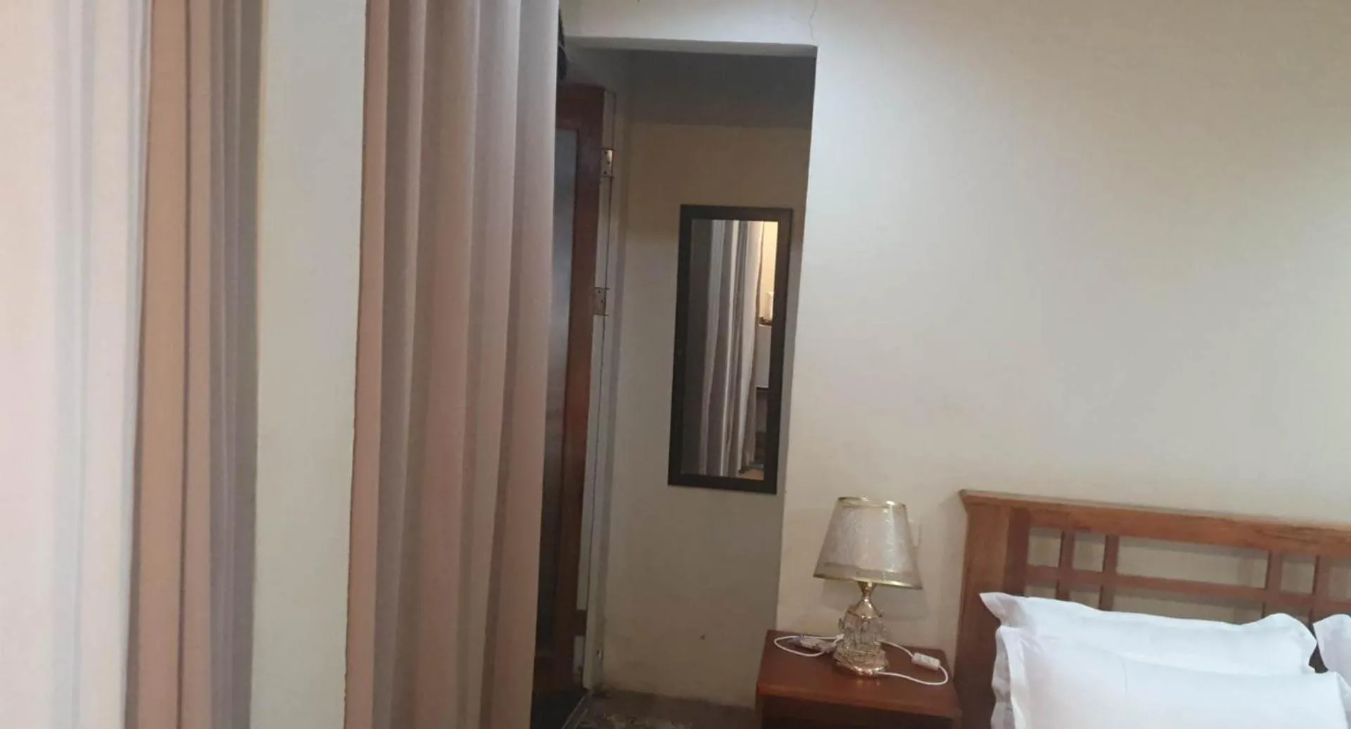 Bedroom, Bed in birdwatchers beachfront hotel panglao