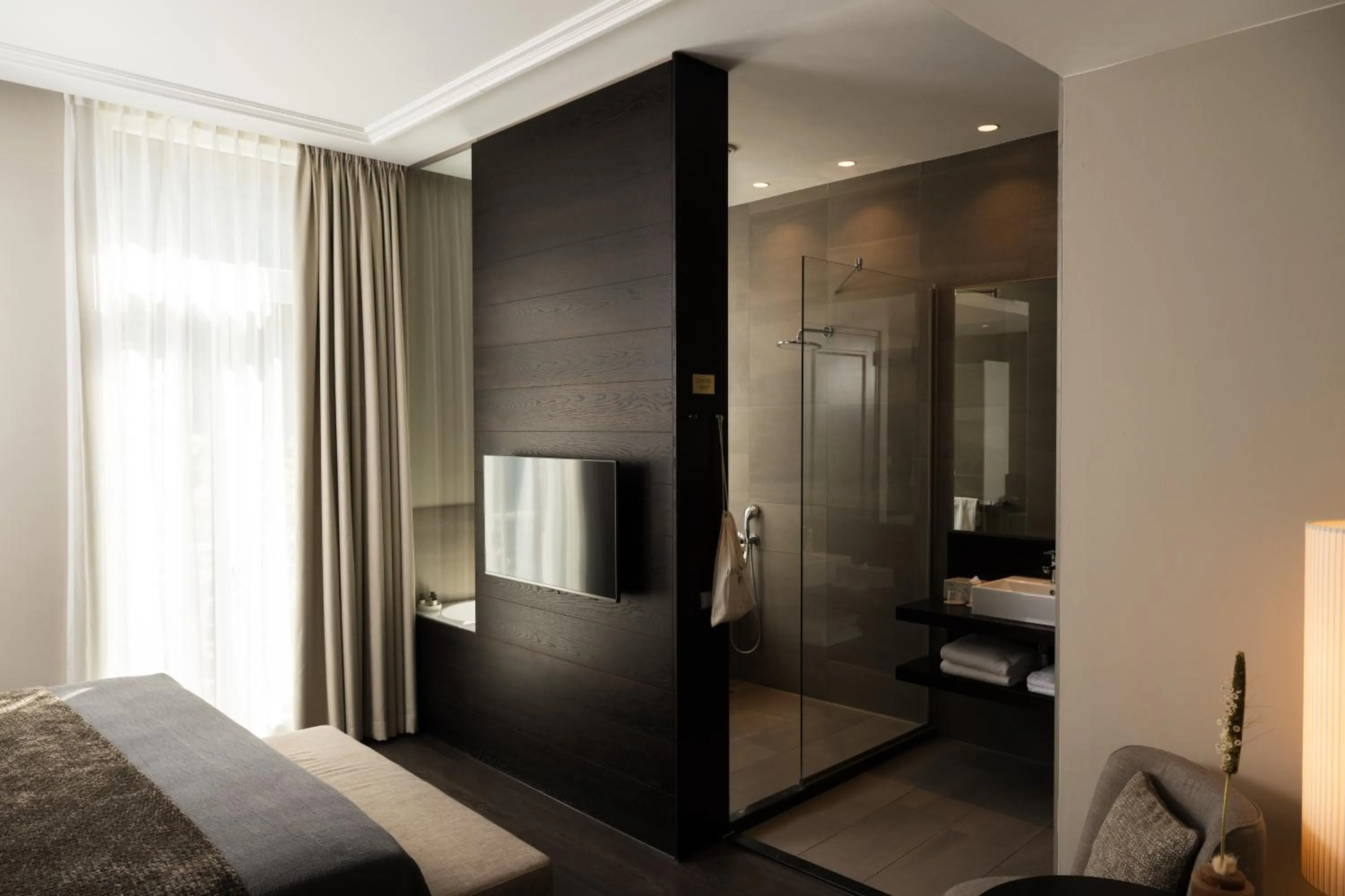 Bathroom, Bed in Boutique Hotel Beaumont Maastricht