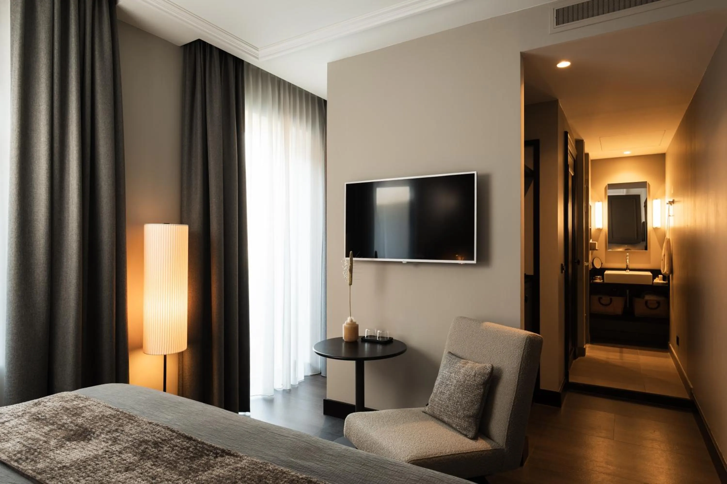 Bathroom, Bed in Boutique Hotel Beaumont Maastricht