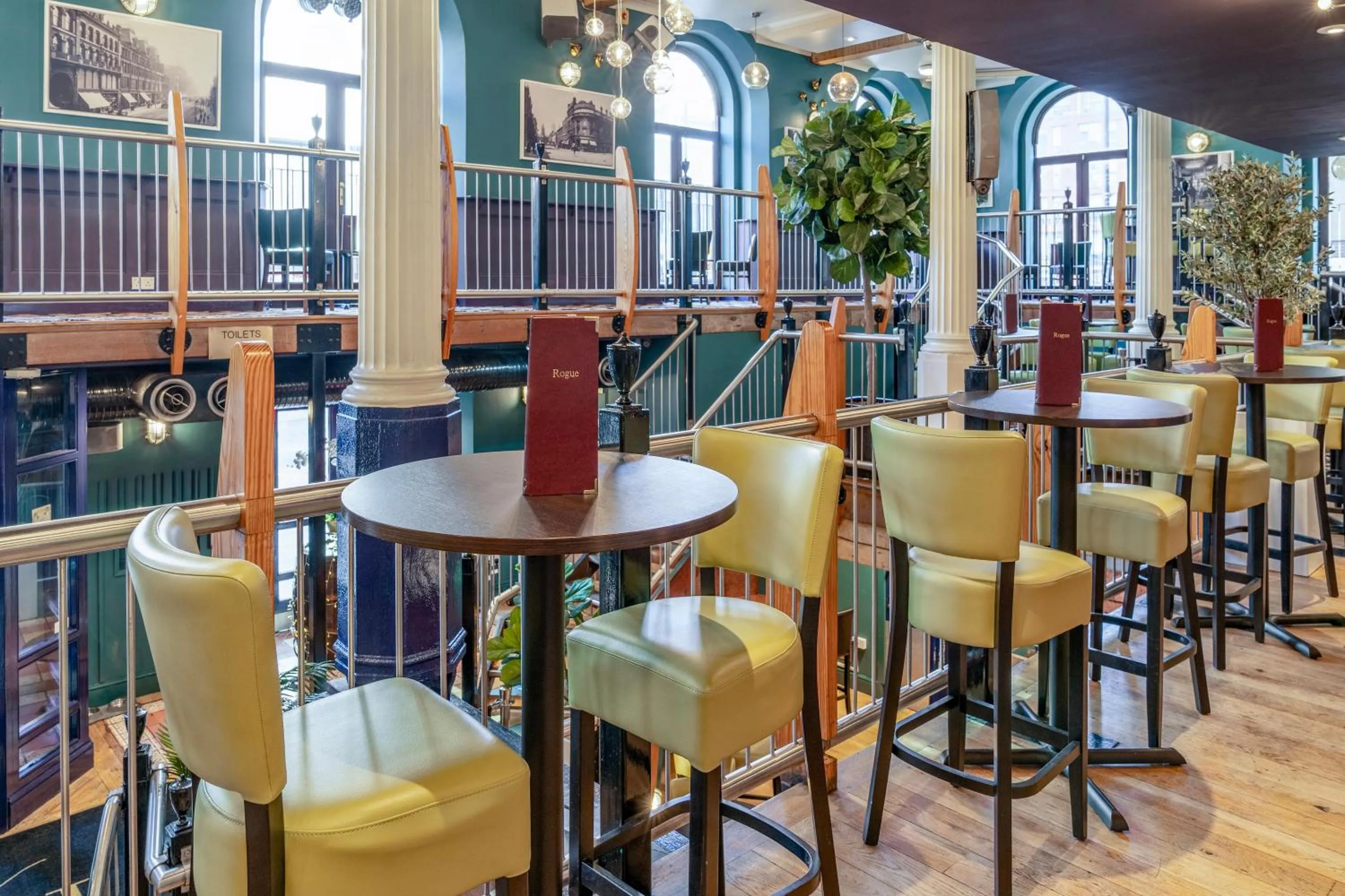 Lounge or bar in Britannia Hotel City Centre Manchester