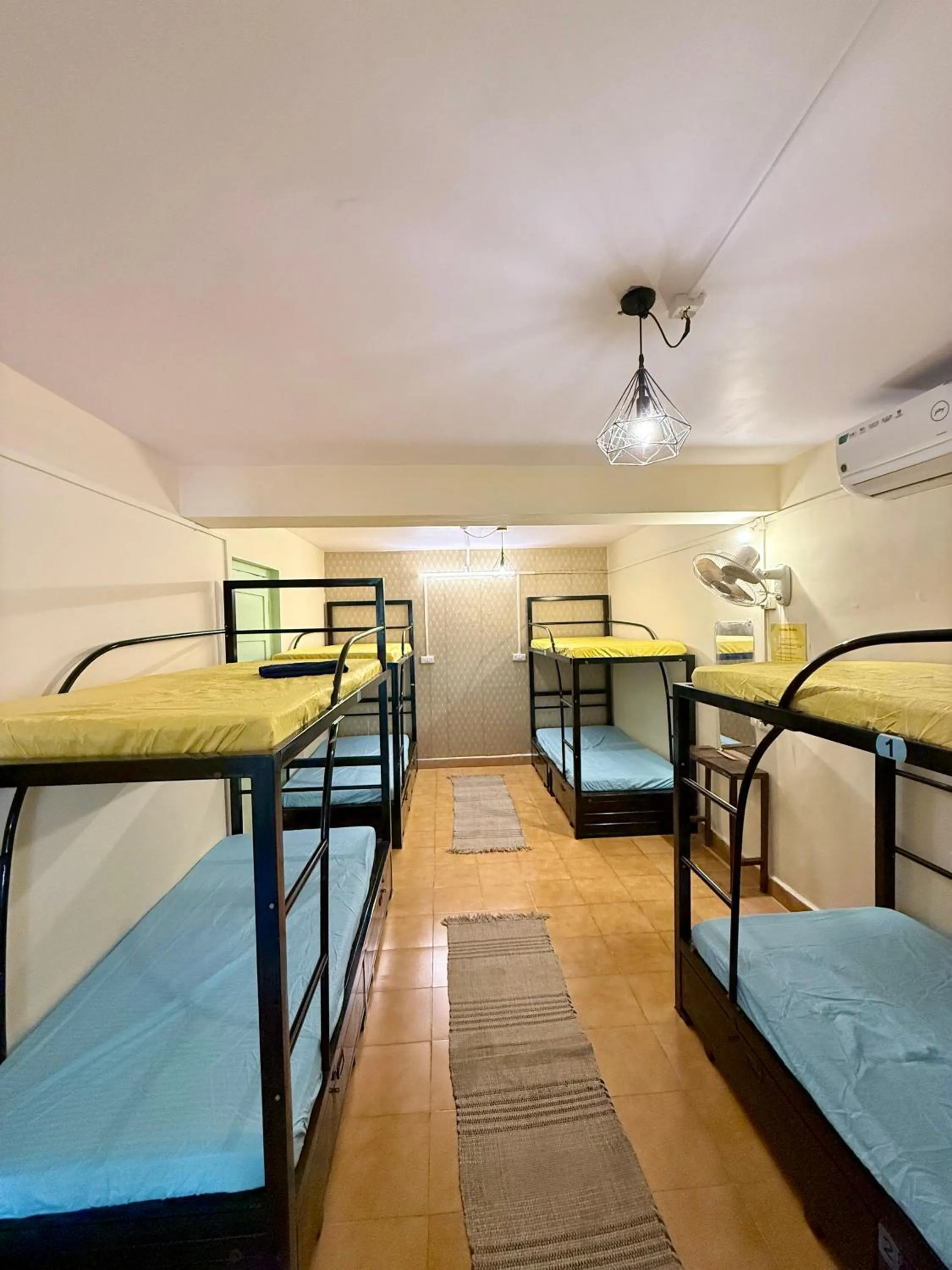 Photo of the whole room, Bed in Endless Blue Hostel