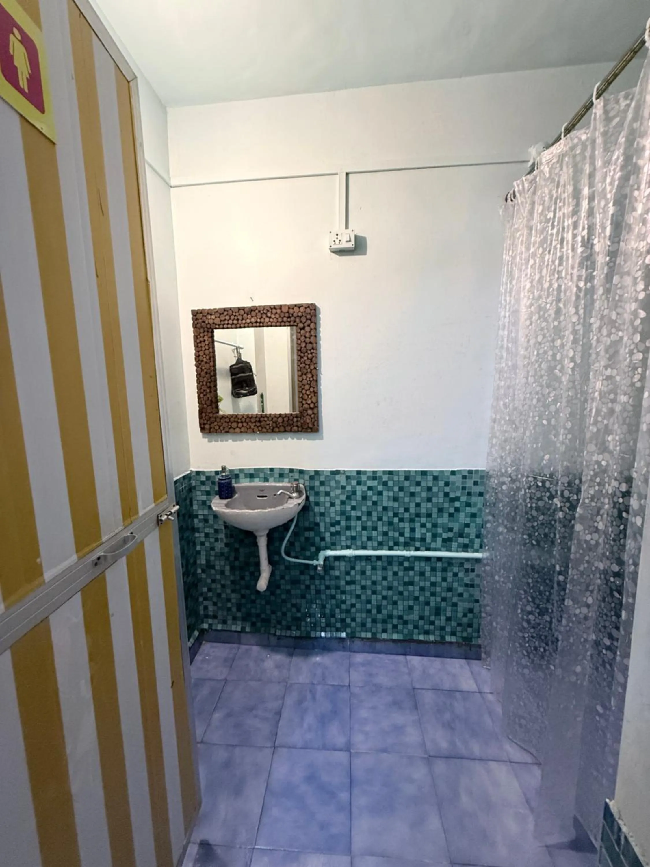 Bathroom in Endless Blue Hostel
