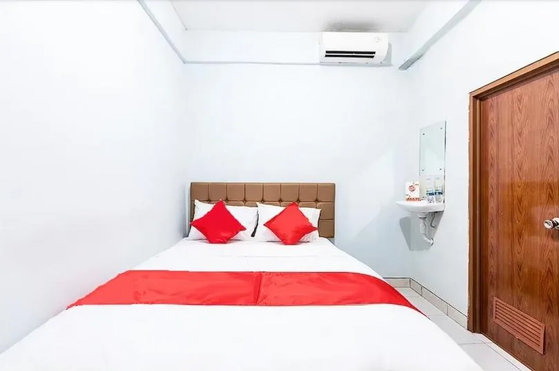 Bed in Hotel Cemara Gading