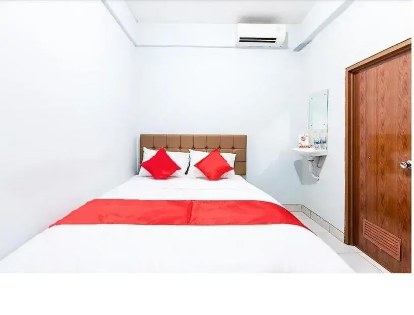 Double Room in Hotel Cemara Gading Double Room in Hotel Cemara Gading
