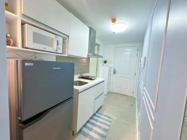 Kitchen or kitchenette in LA CASA ALEYKA AZURE NORTH PAMPANGA BALI Tower 518