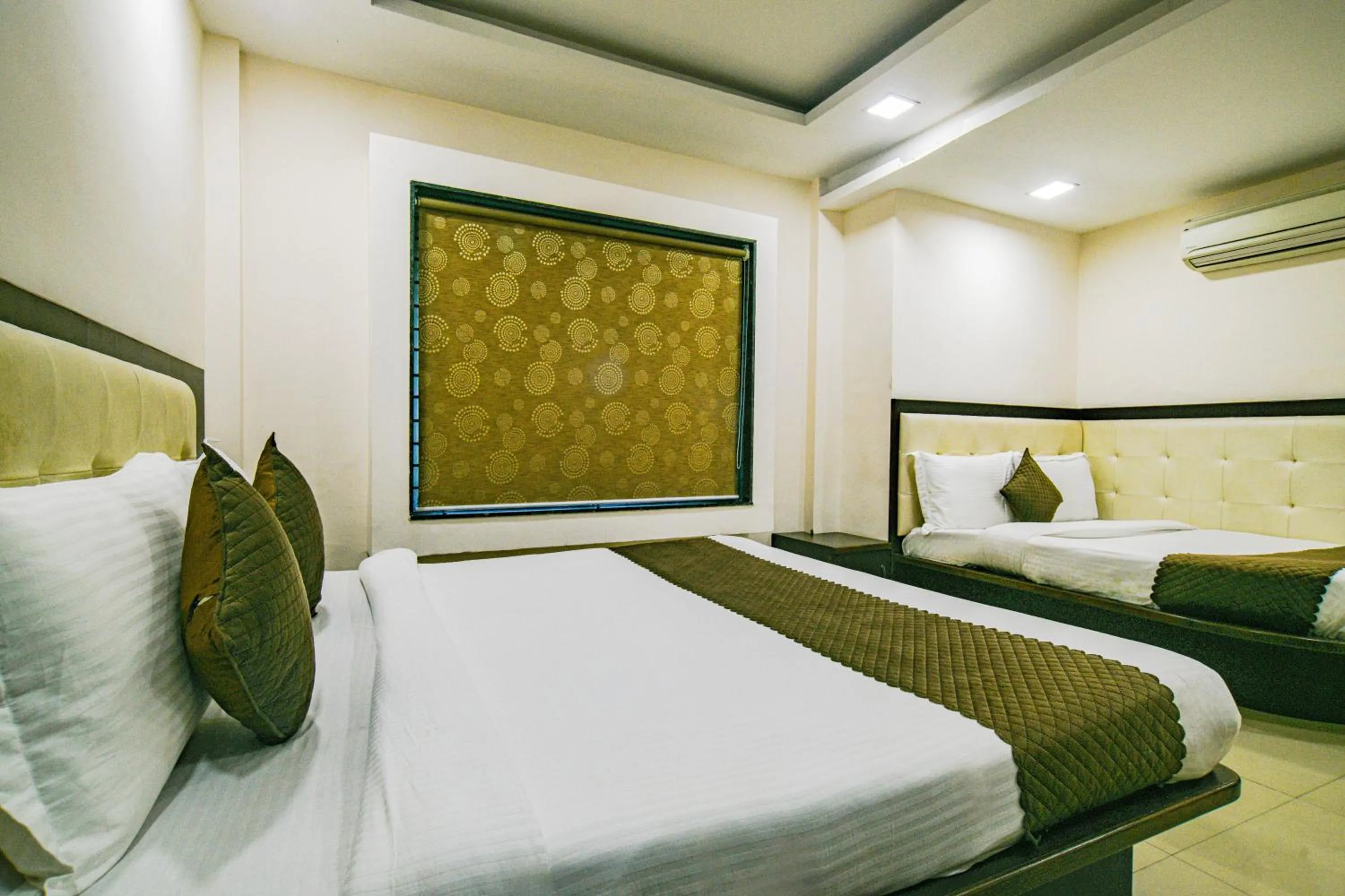 Bed in Hotel Shri Ramkrishna Bagh Palace by M Square