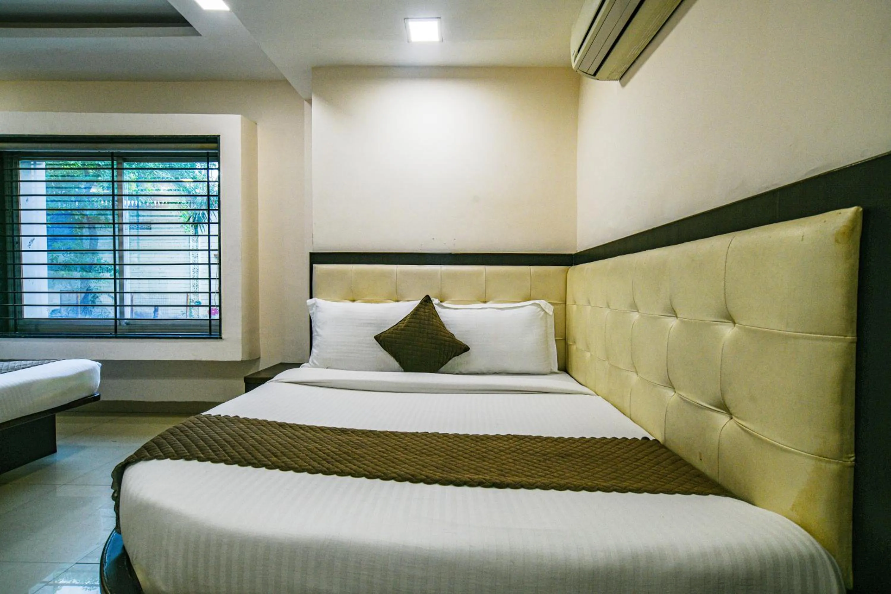 Bed in Hotel Shri Ramkrishna Bagh Palace by M Square