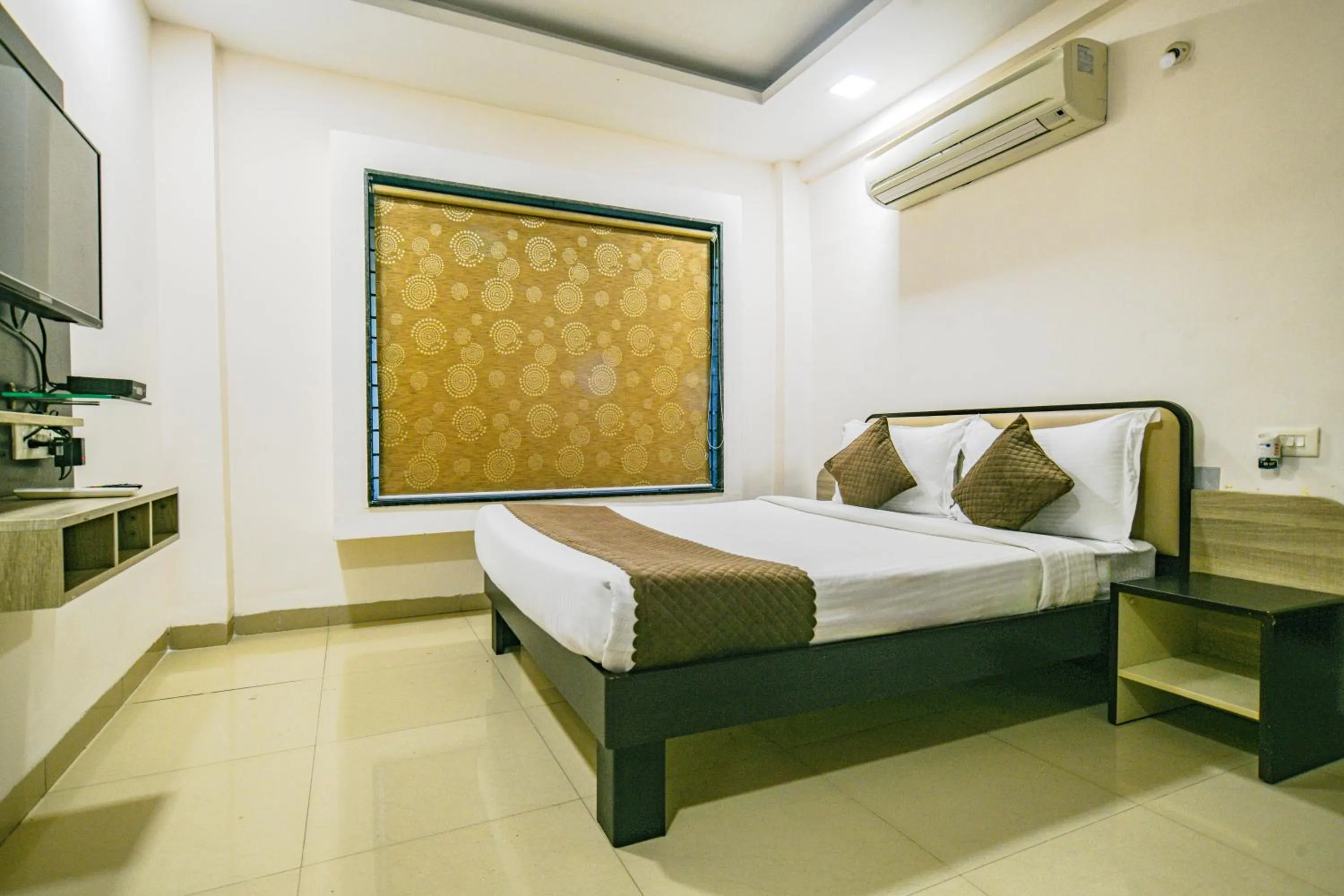 Bed in Hotel Shri Ramkrishna Bagh Palace by M Square
