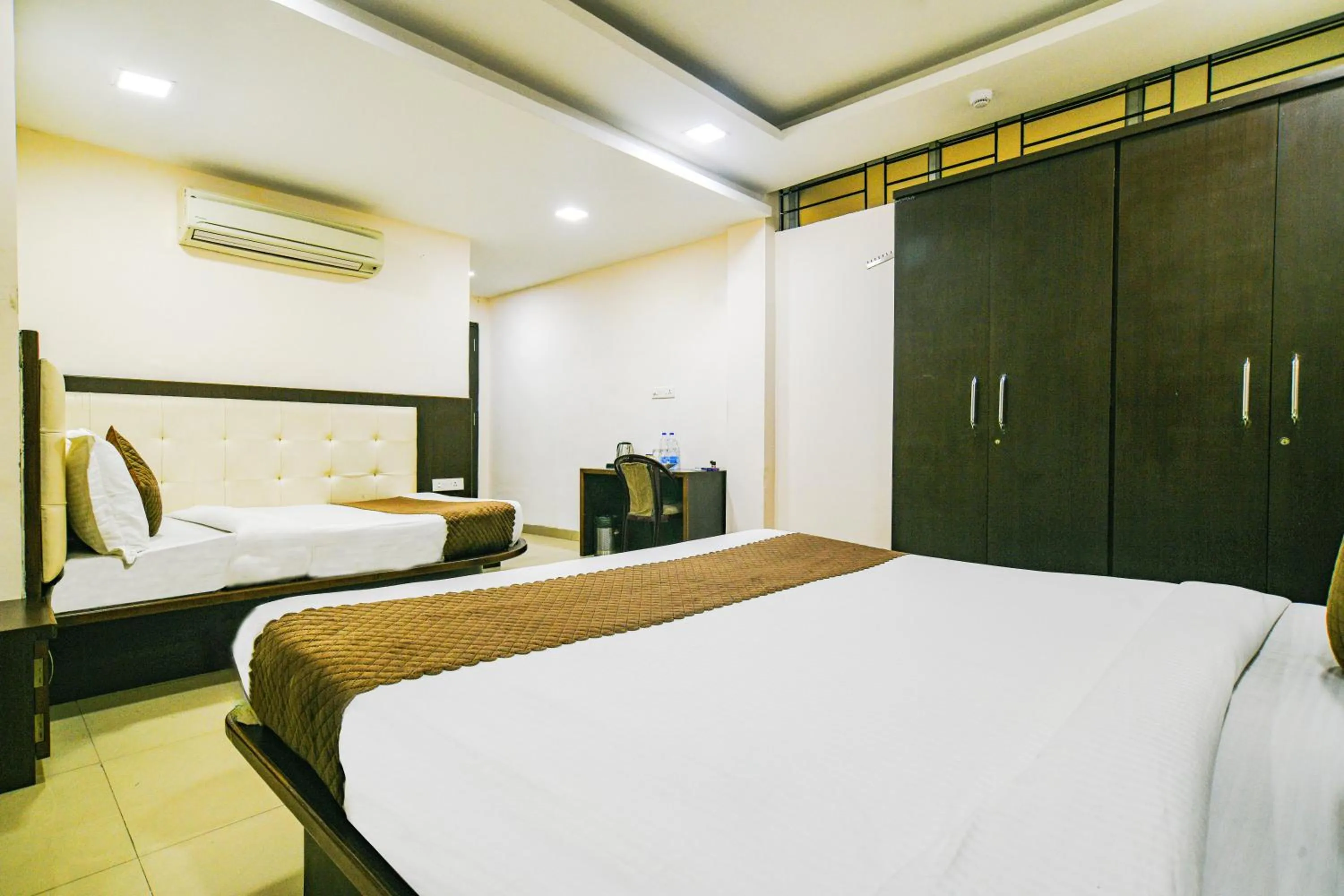 Bed in Hotel Shri Ramkrishna Bagh Palace by M Square