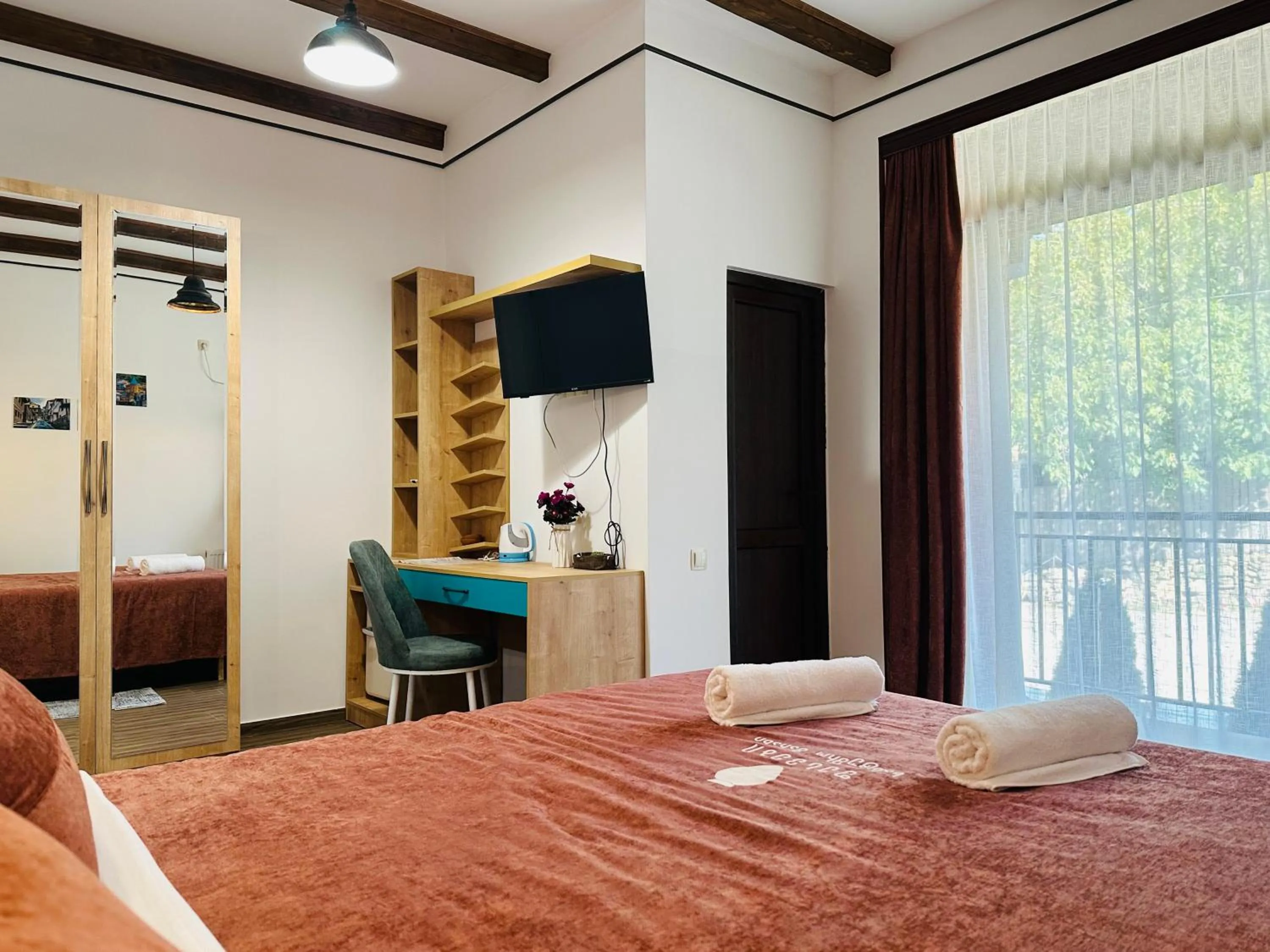 TV and multimedia, Bed in Pesvebi Design Hotel and Cellar