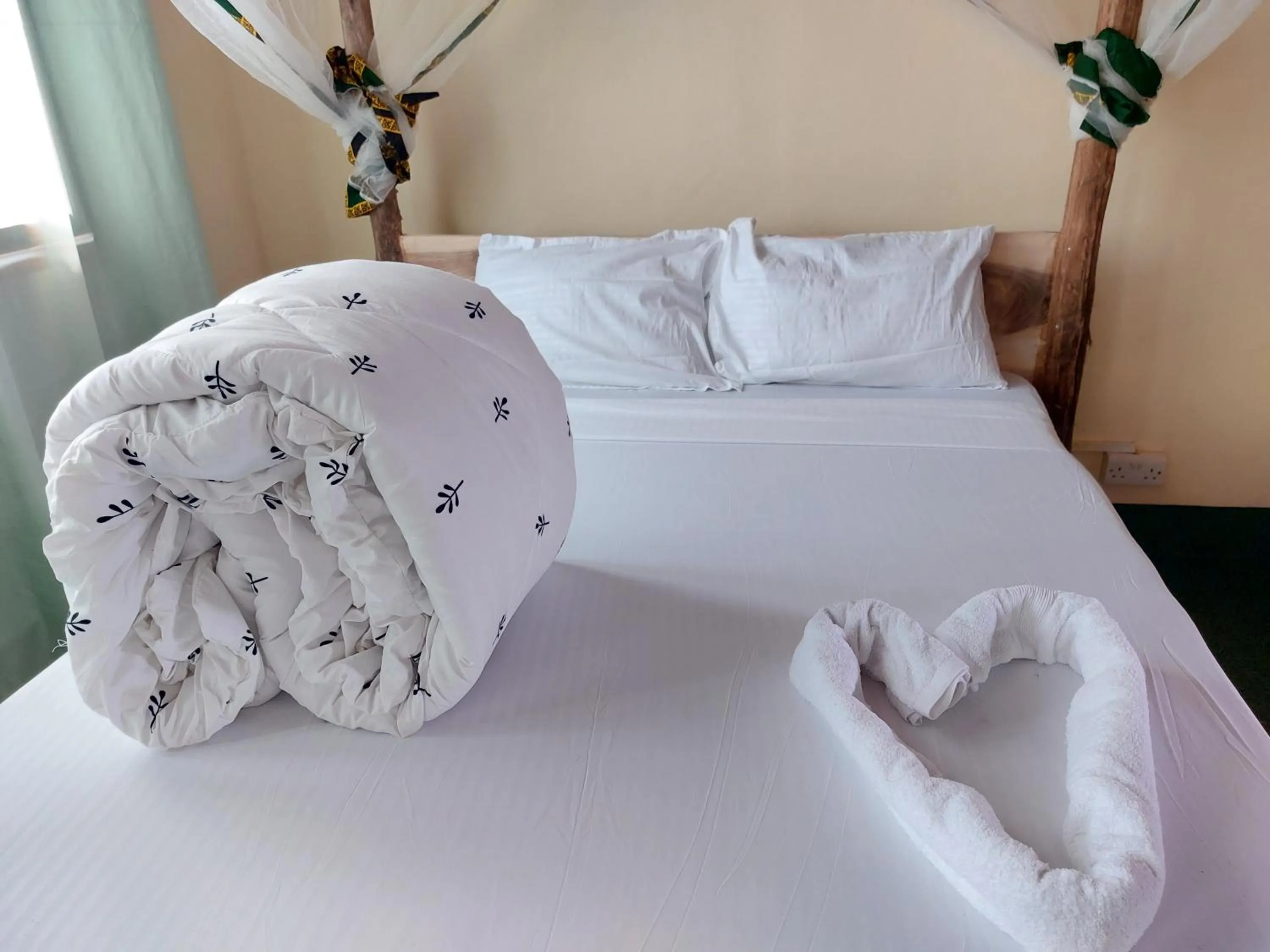 Bed in Hill View Garden Hotel