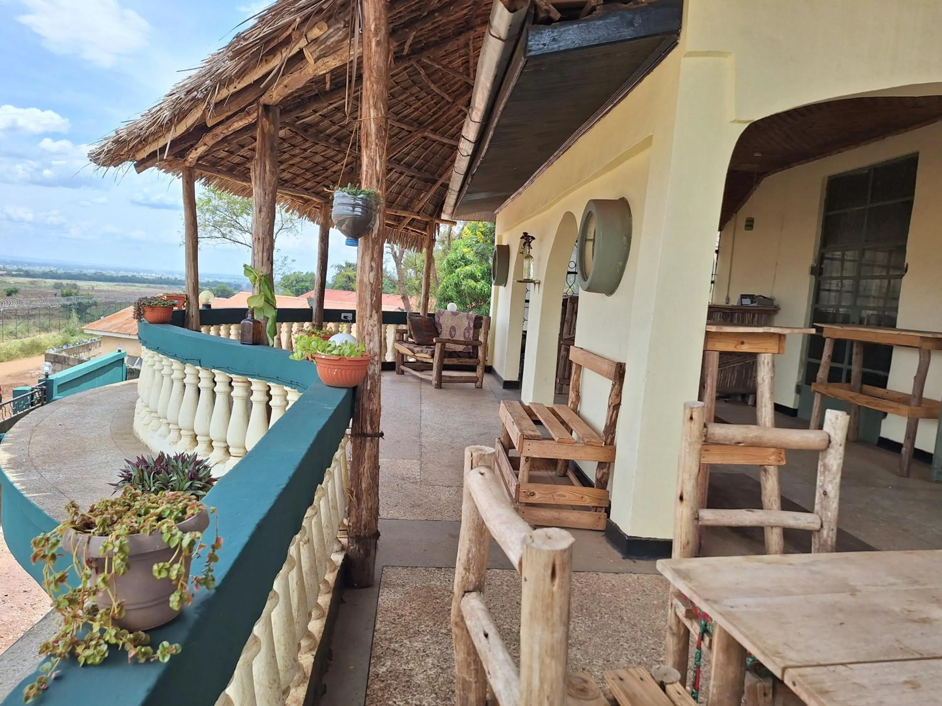 Restaurant/places to eat in Hill View Garden Hotel