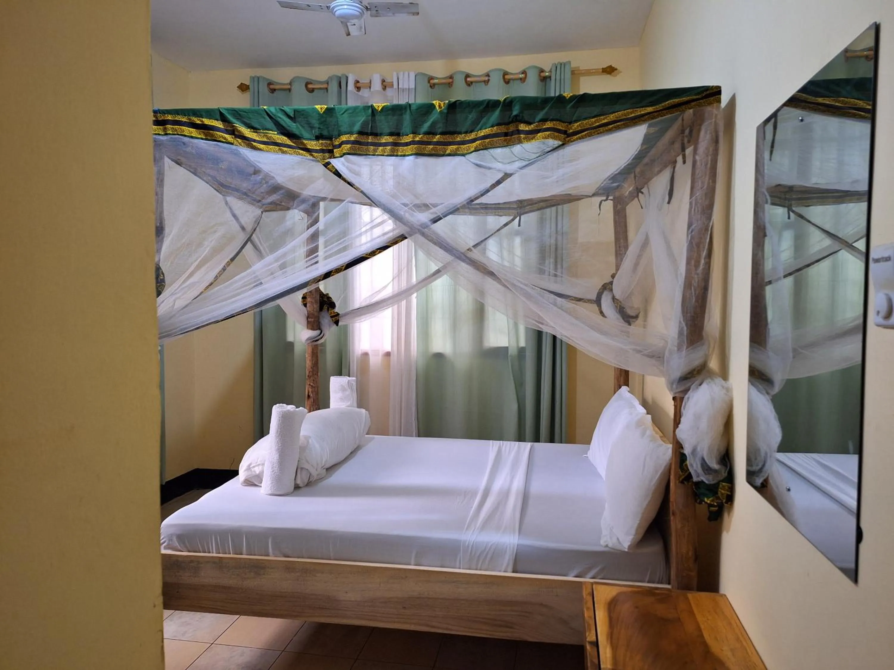 Bed in Hill View Garden Hotel