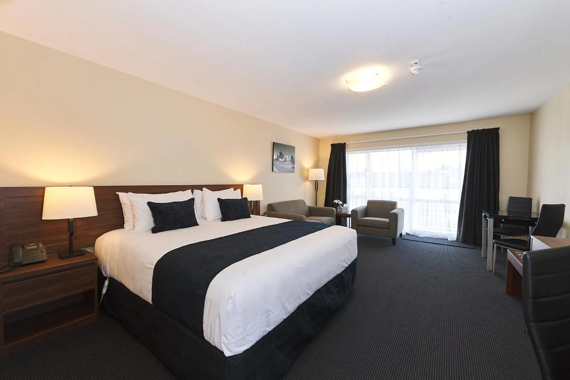 Photo of the whole room, Bed in Newina Rotorua