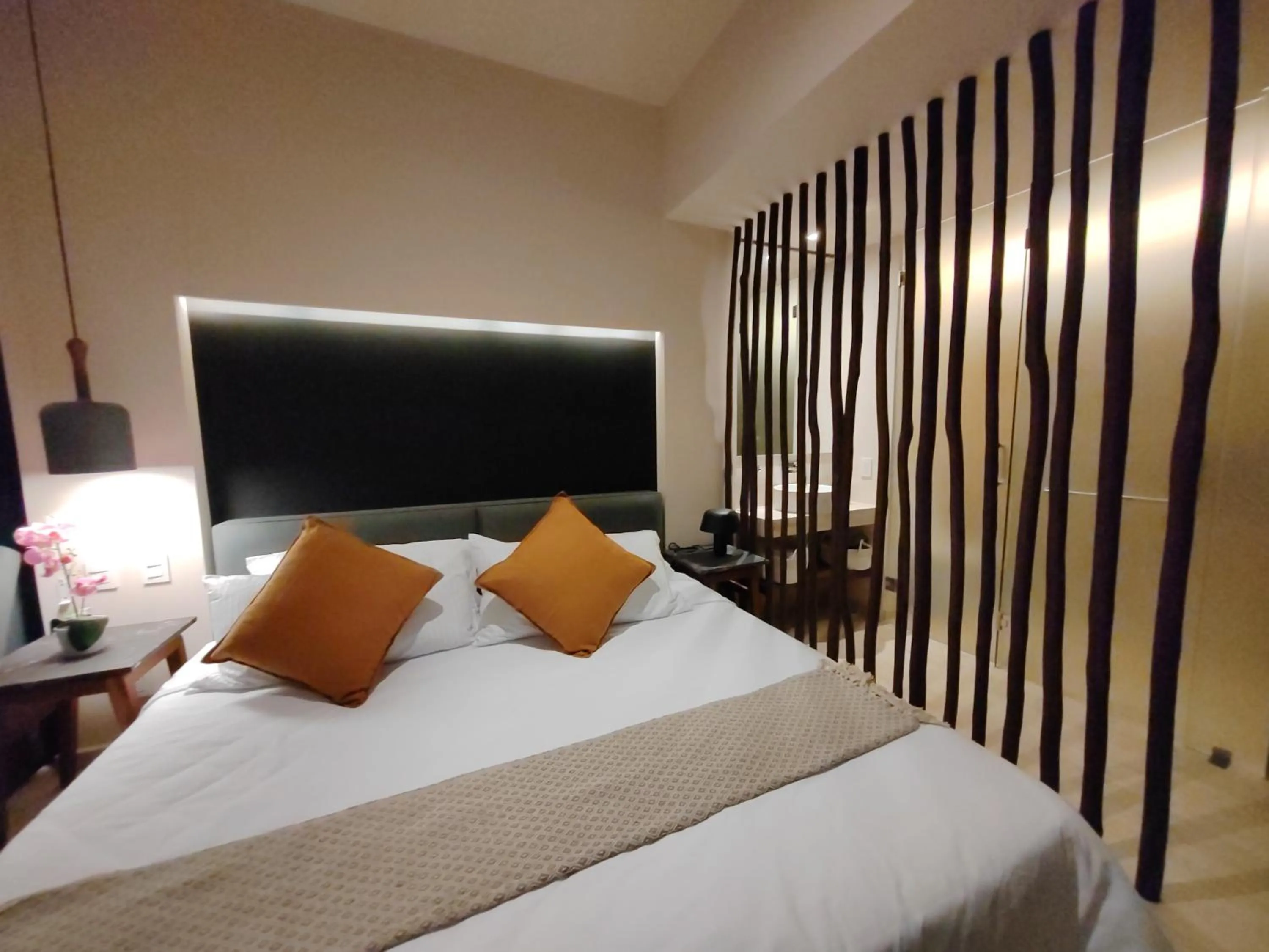 Bed in Incredible & Beautiful Studio Steps From The Beach By Yeah