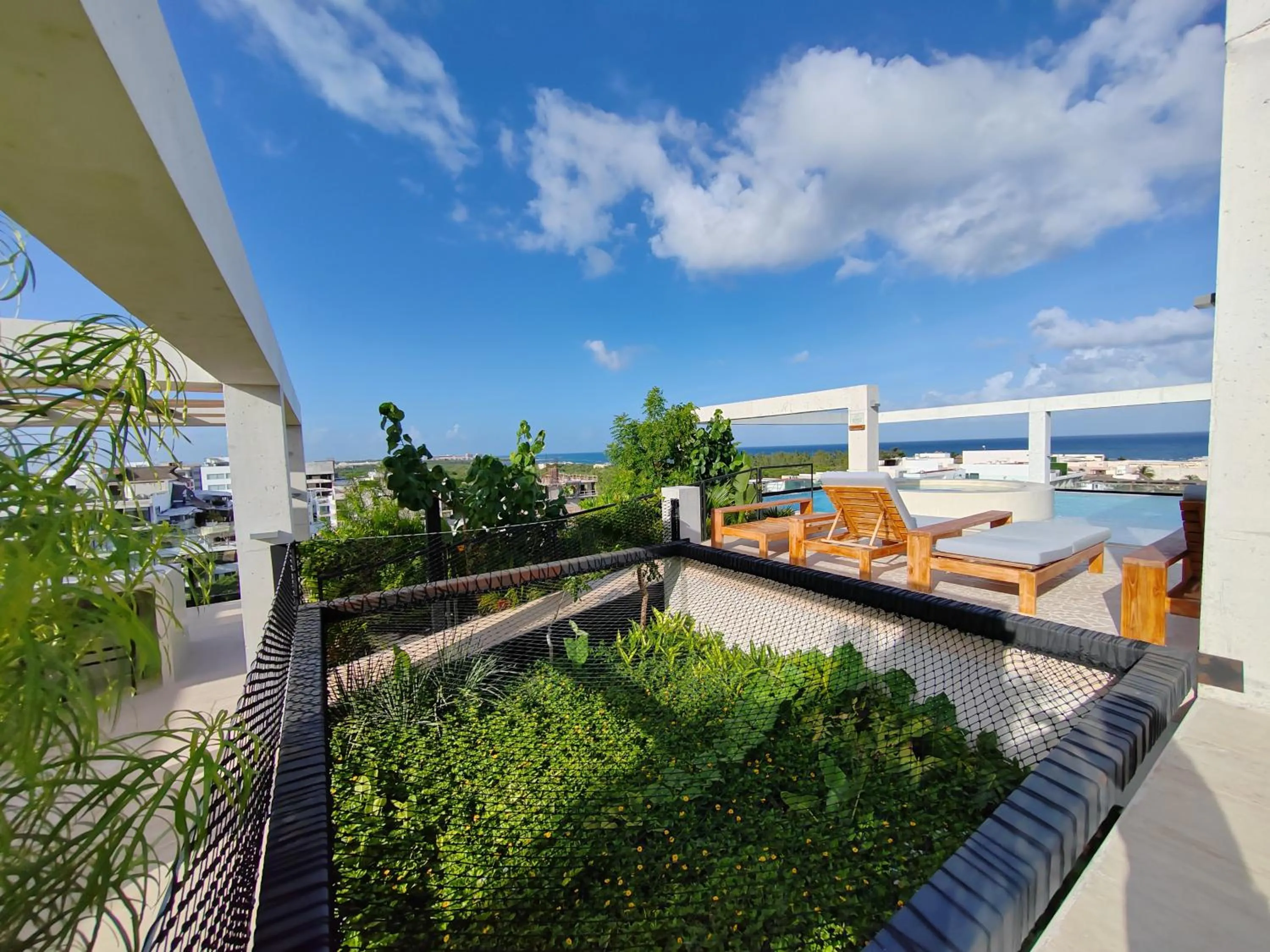 Solarium in Incredible & Beautiful Studio Steps From The Beach By Yeah