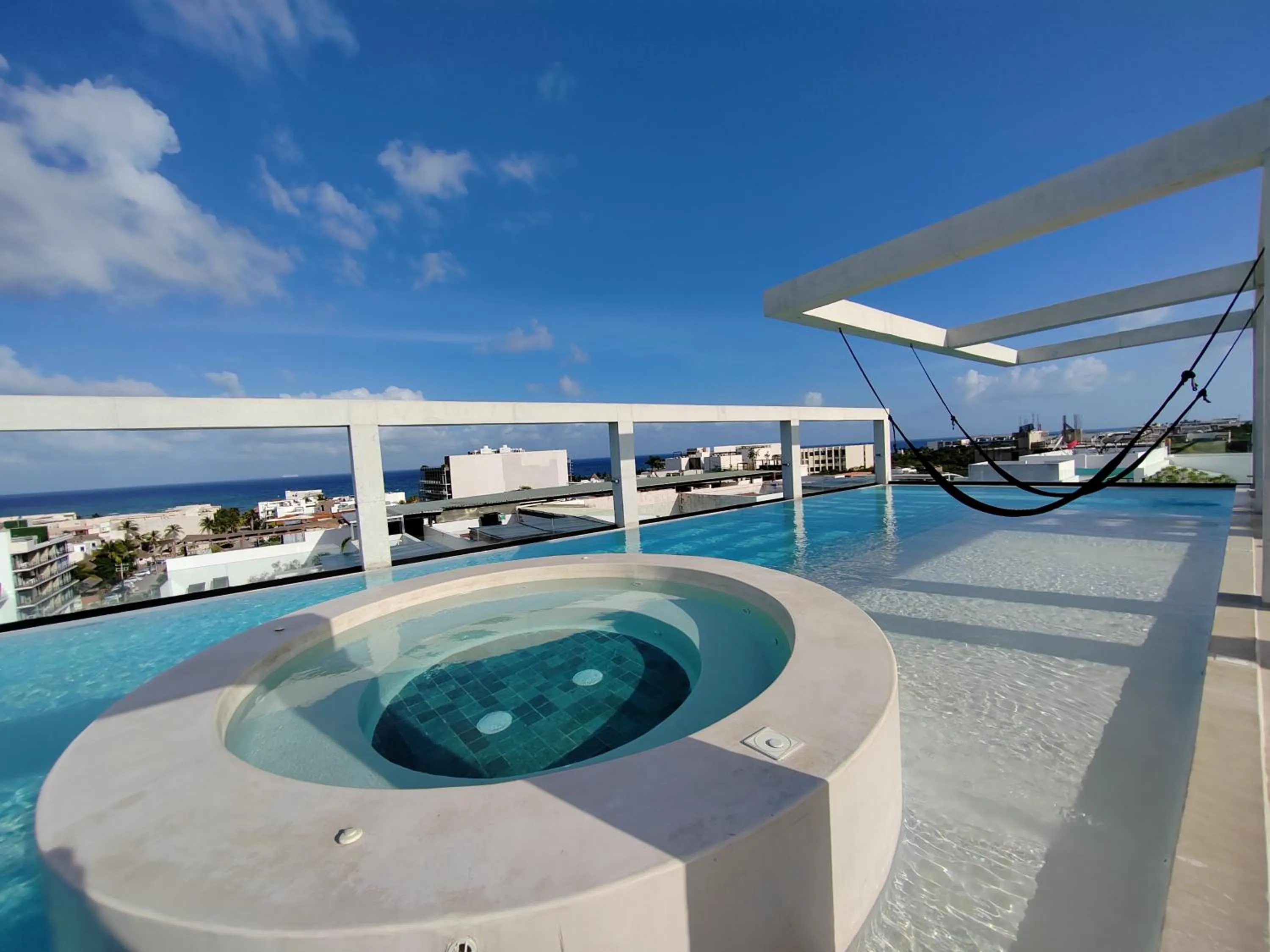 Hot Tub in Incredible & Beautiful Studio Steps From The Beach By Yeah