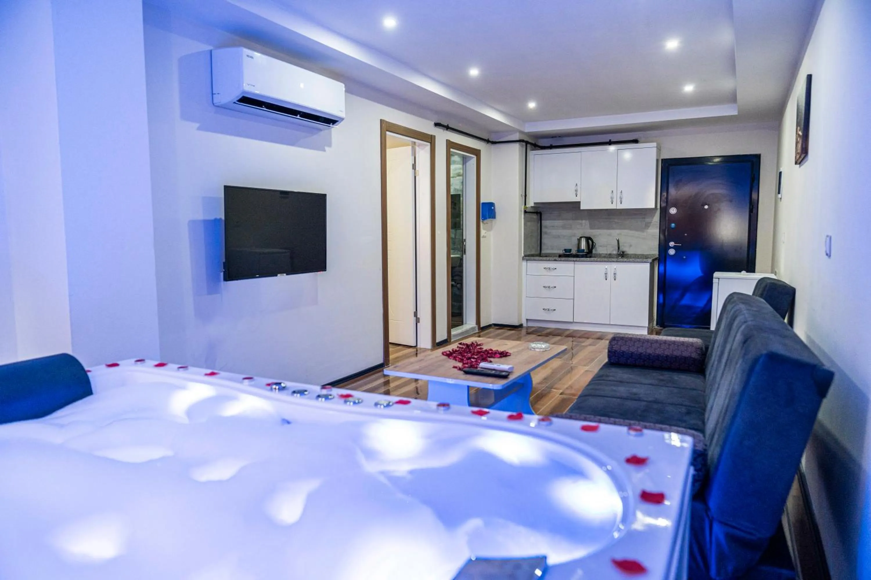 Seating area, Bed in AYYA SUİT HOTEL