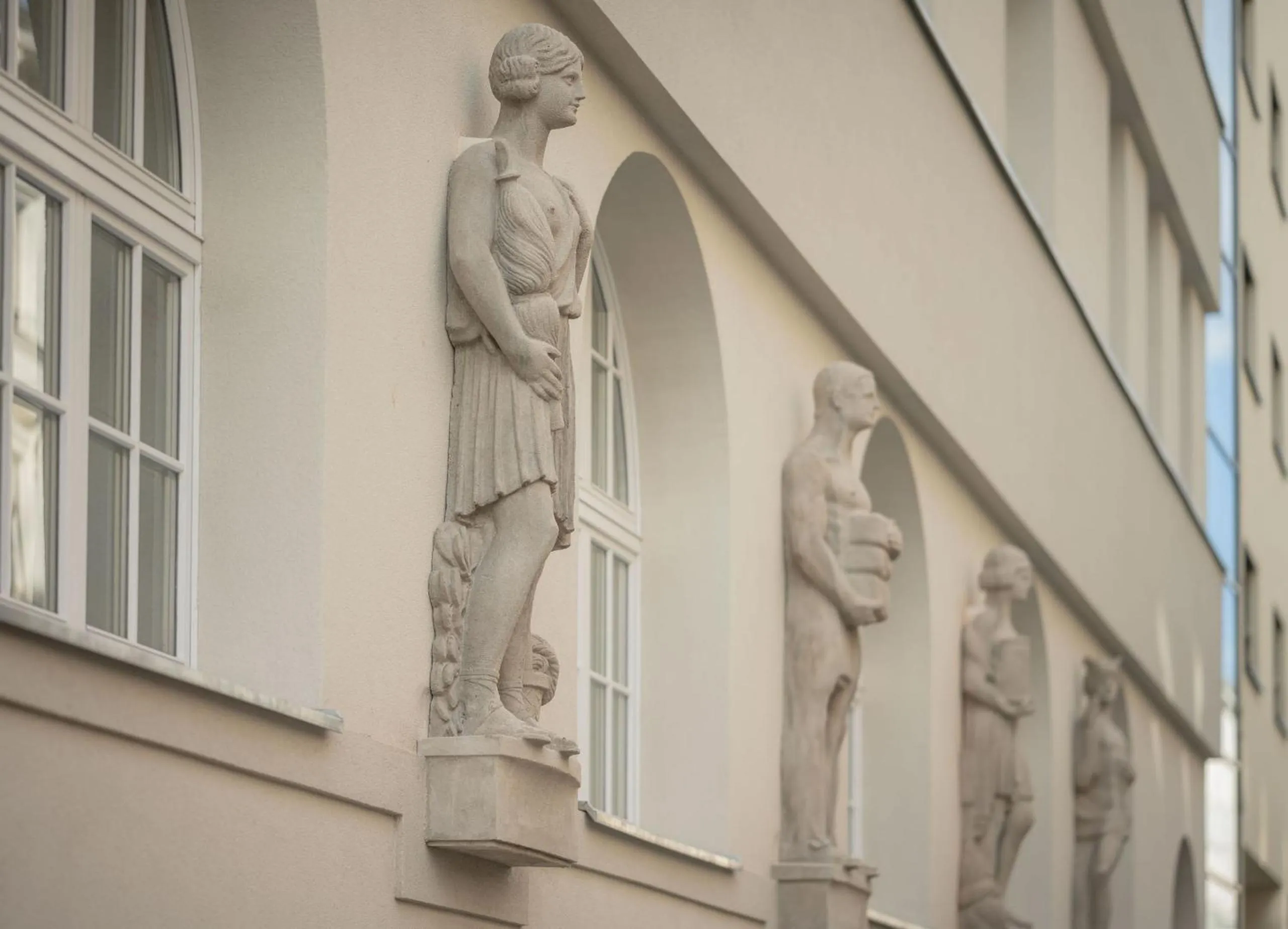 Property building in FERDI Margareten